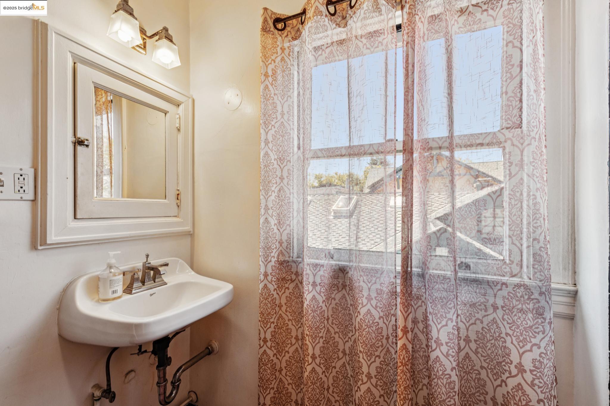 Detail Gallery Image 16 of 41 For 2714 Alcat Ave, Berkeley,  CA 94705 - – Beds | – Baths