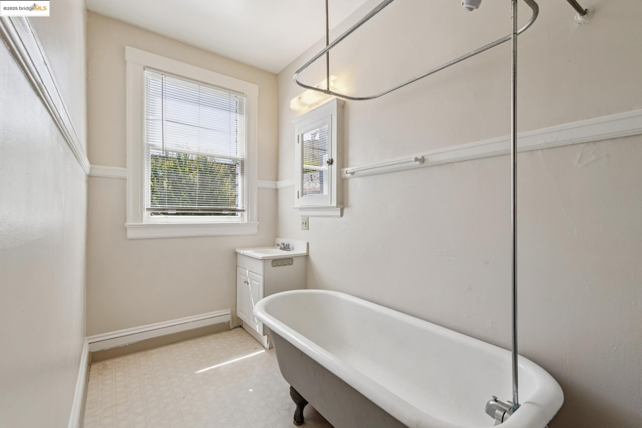 Detail Gallery Image 23 of 41 For 2714 Alcat Ave, Berkeley,  CA 94705 - – Beds | – Baths