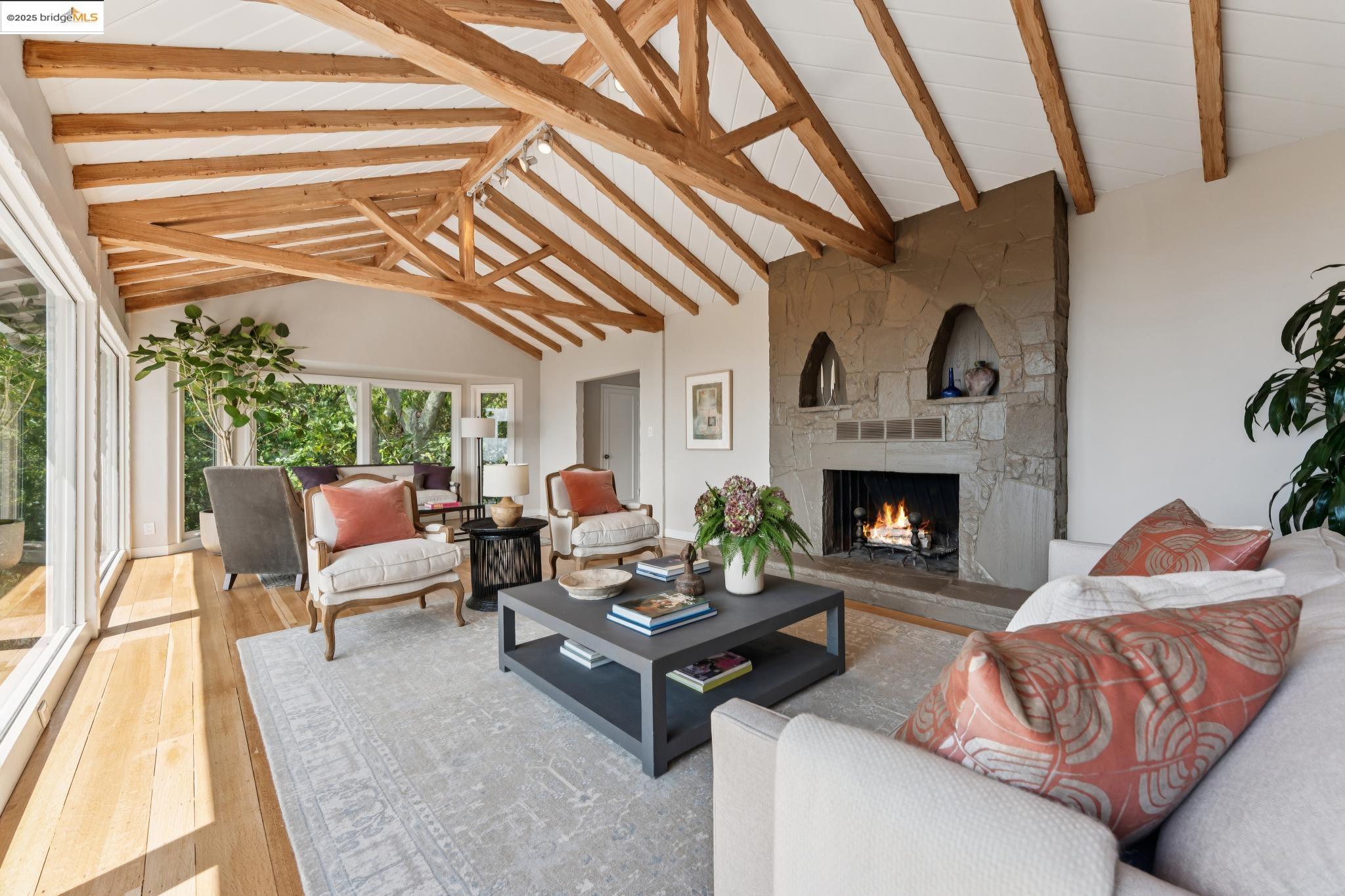 Detail Gallery Image 14 of 60 For 1057 Arlington Blvd, El Cerrito,  CA 94530-2705 - 5 Beds | 3 Baths