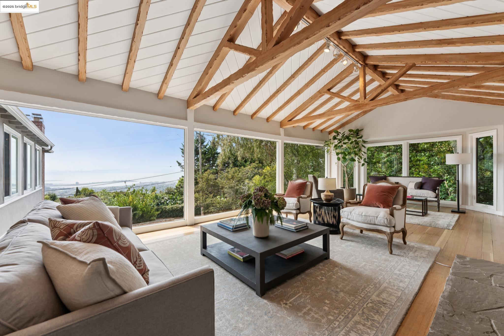 Detail Gallery Image 16 of 60 For 1057 Arlington Blvd, El Cerrito,  CA 94530-2705 - 5 Beds | 3 Baths