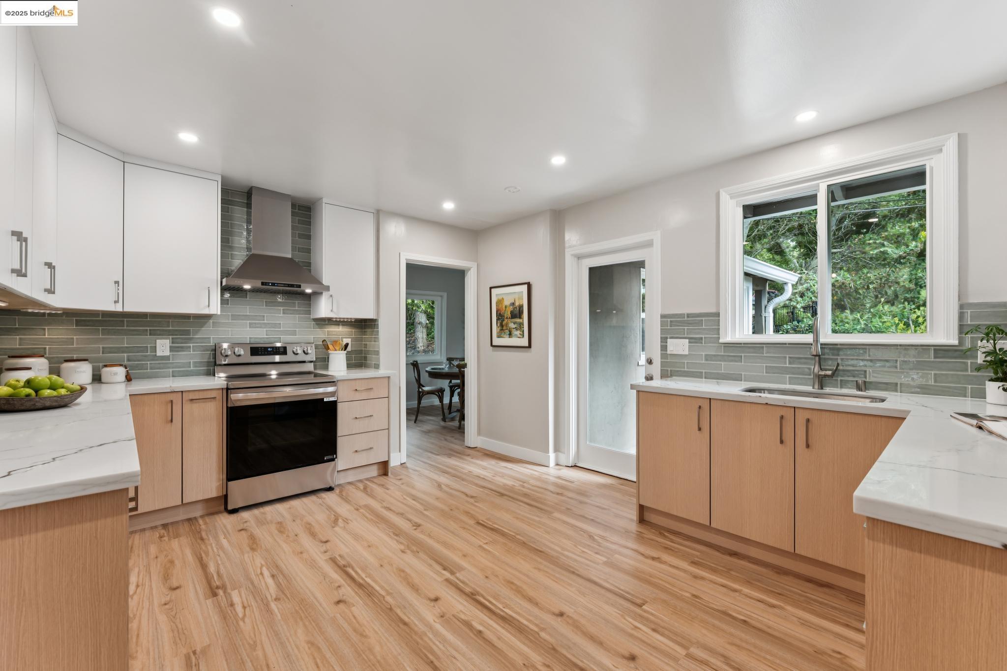 Detail Gallery Image 20 of 60 For 1057 Arlington Blvd, El Cerrito,  CA 94530-2705 - 5 Beds | 3 Baths