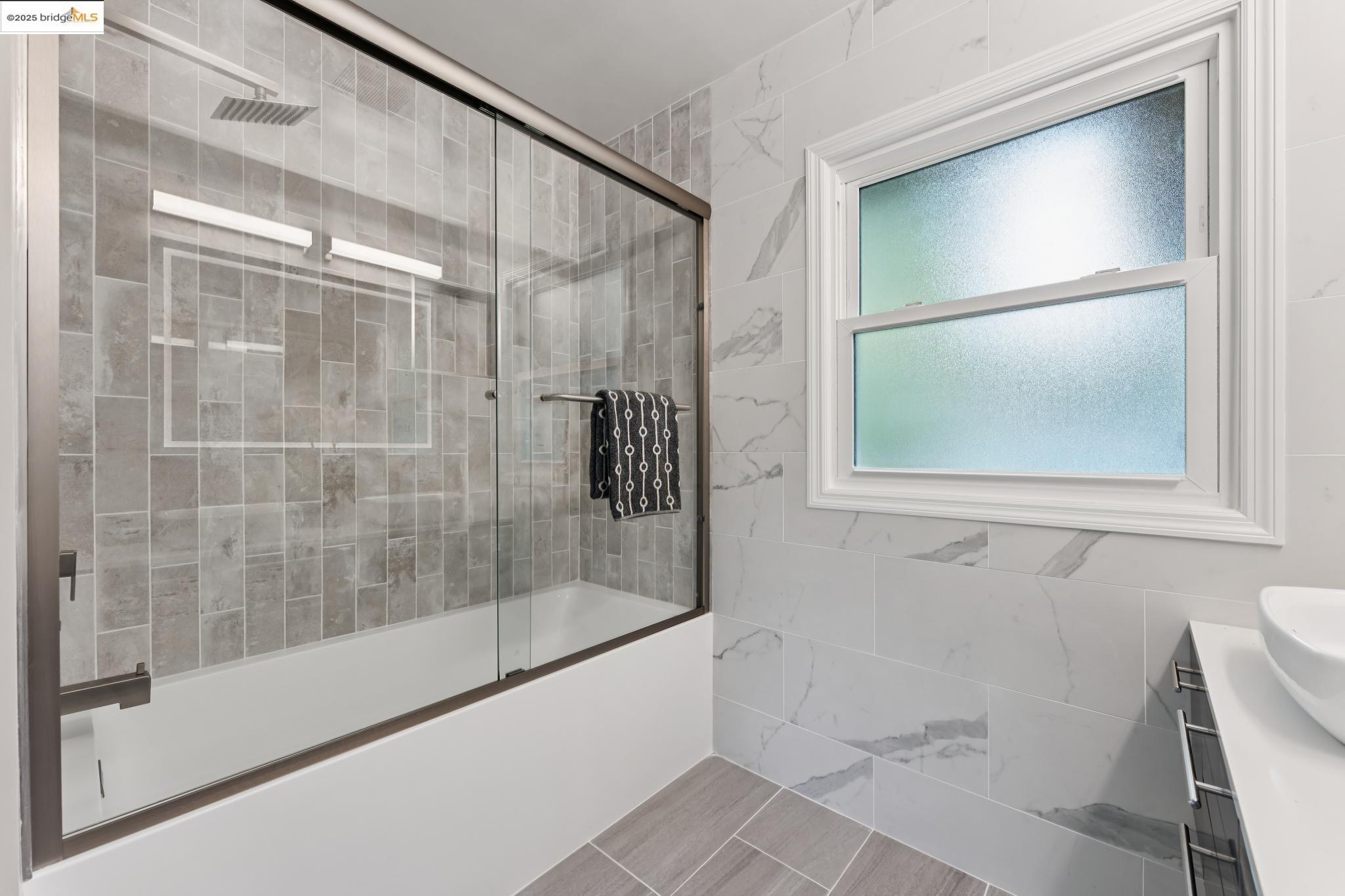 Detail Gallery Image 36 of 60 For 1057 Arlington Blvd, El Cerrito,  CA 94530-2705 - 5 Beds | 3 Baths