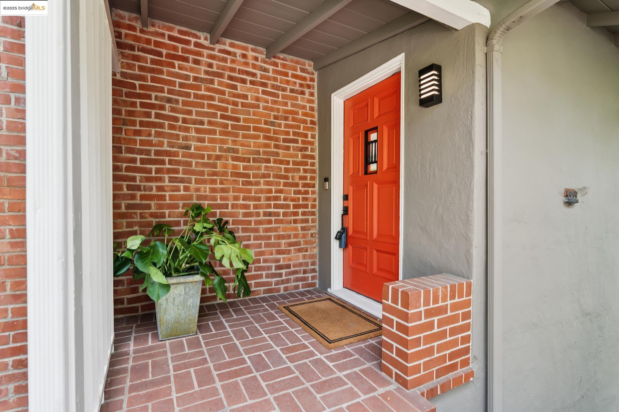 Detail Gallery Image 6 of 60 For 1057 Arlington Blvd, El Cerrito,  CA 94530-2705 - 5 Beds | 3 Baths