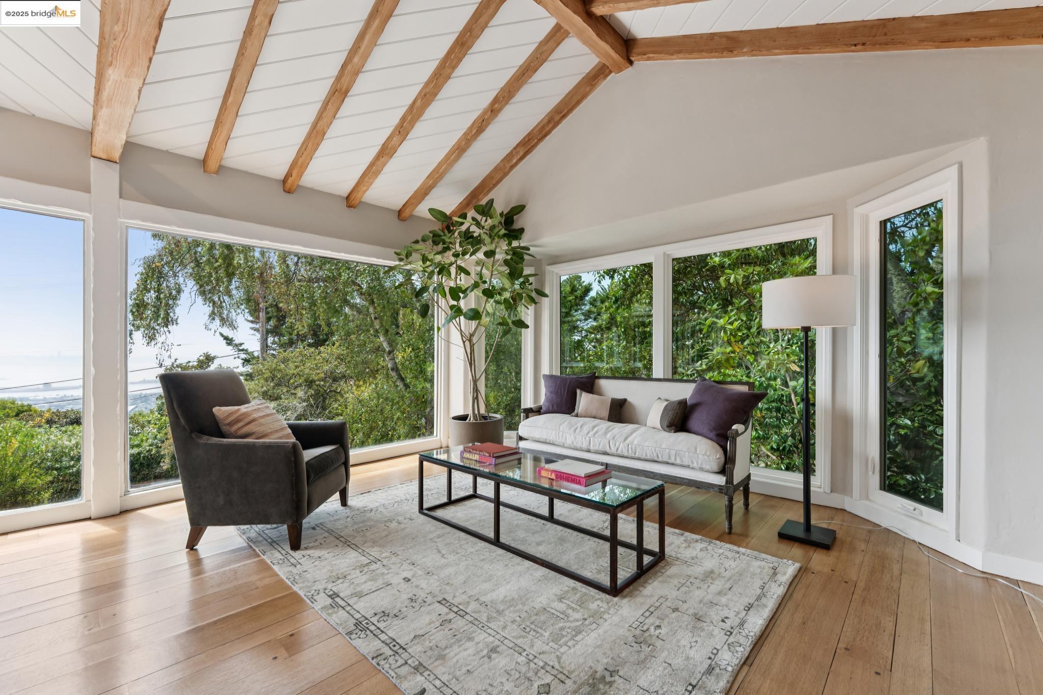 Detail Gallery Image 8 of 60 For 1057 Arlington Blvd, El Cerrito,  CA 94530-2705 - 5 Beds | 3 Baths