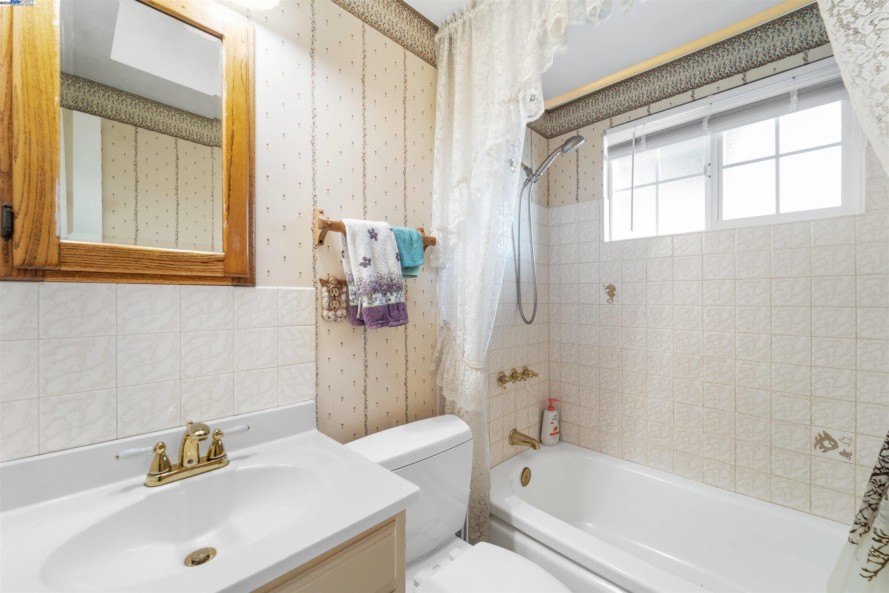 Detail Gallery Image 15 of 27 For 42747 Wixon Dr, Fremont,  CA 94538 - 5 Beds | 2 Baths