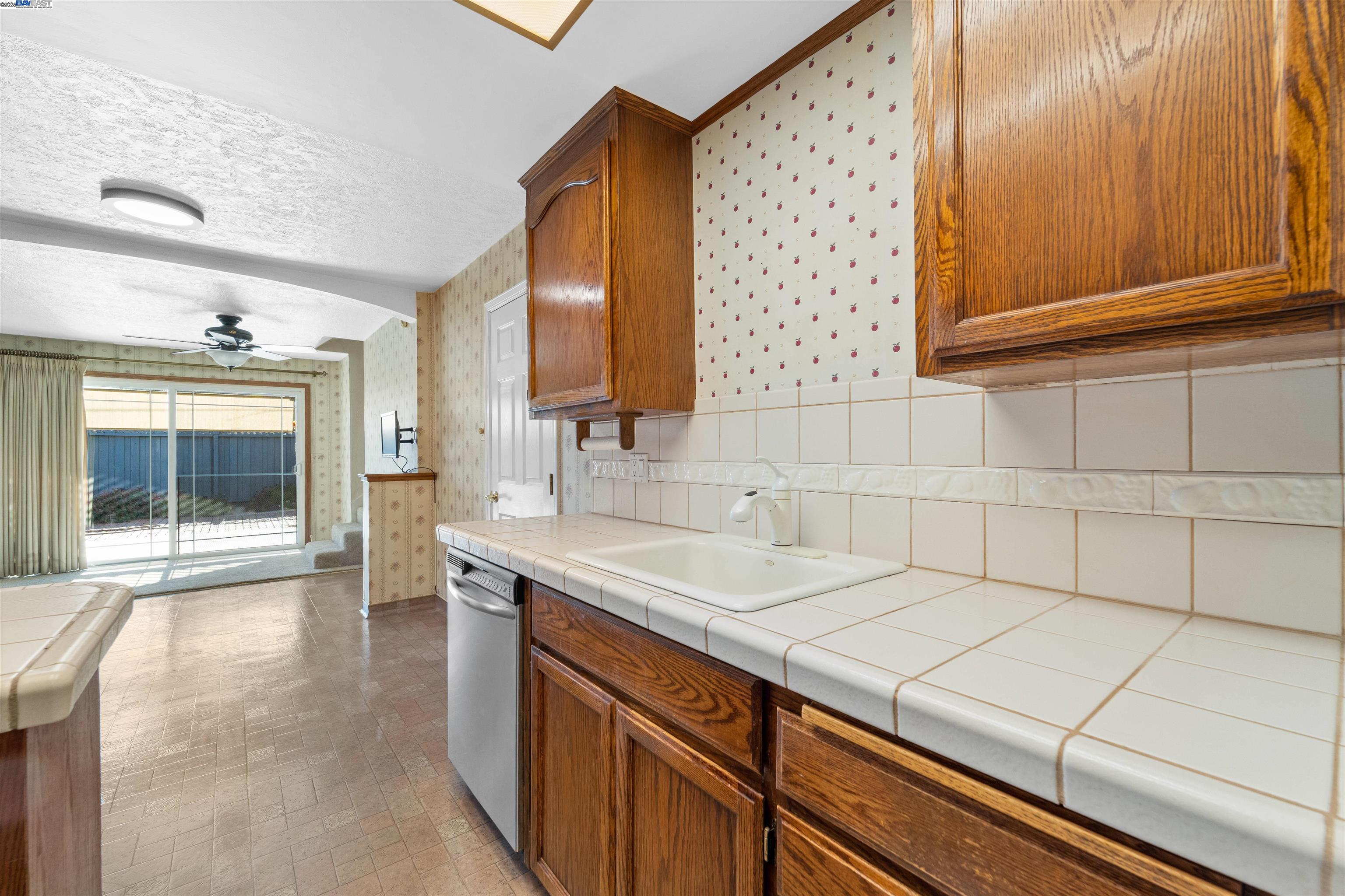 Detail Gallery Image 5 of 27 For 42747 Wixon Dr, Fremont,  CA 94538 - 5 Beds | 2 Baths