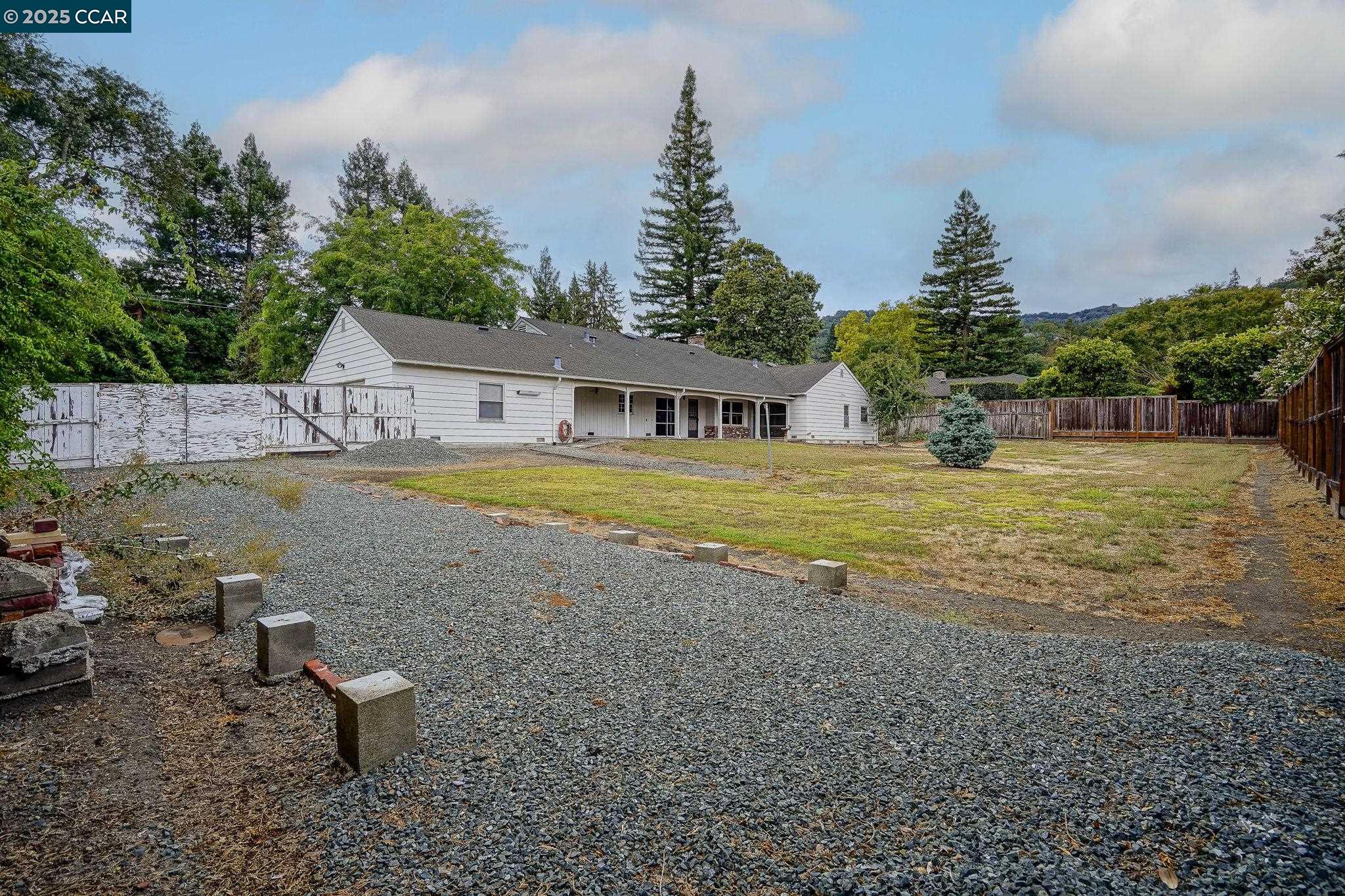 Detail Gallery Image 11 of 20 For 1570 Las Trampas, Alamo,  CA 94507 - 3 Beds | 2/1 Baths