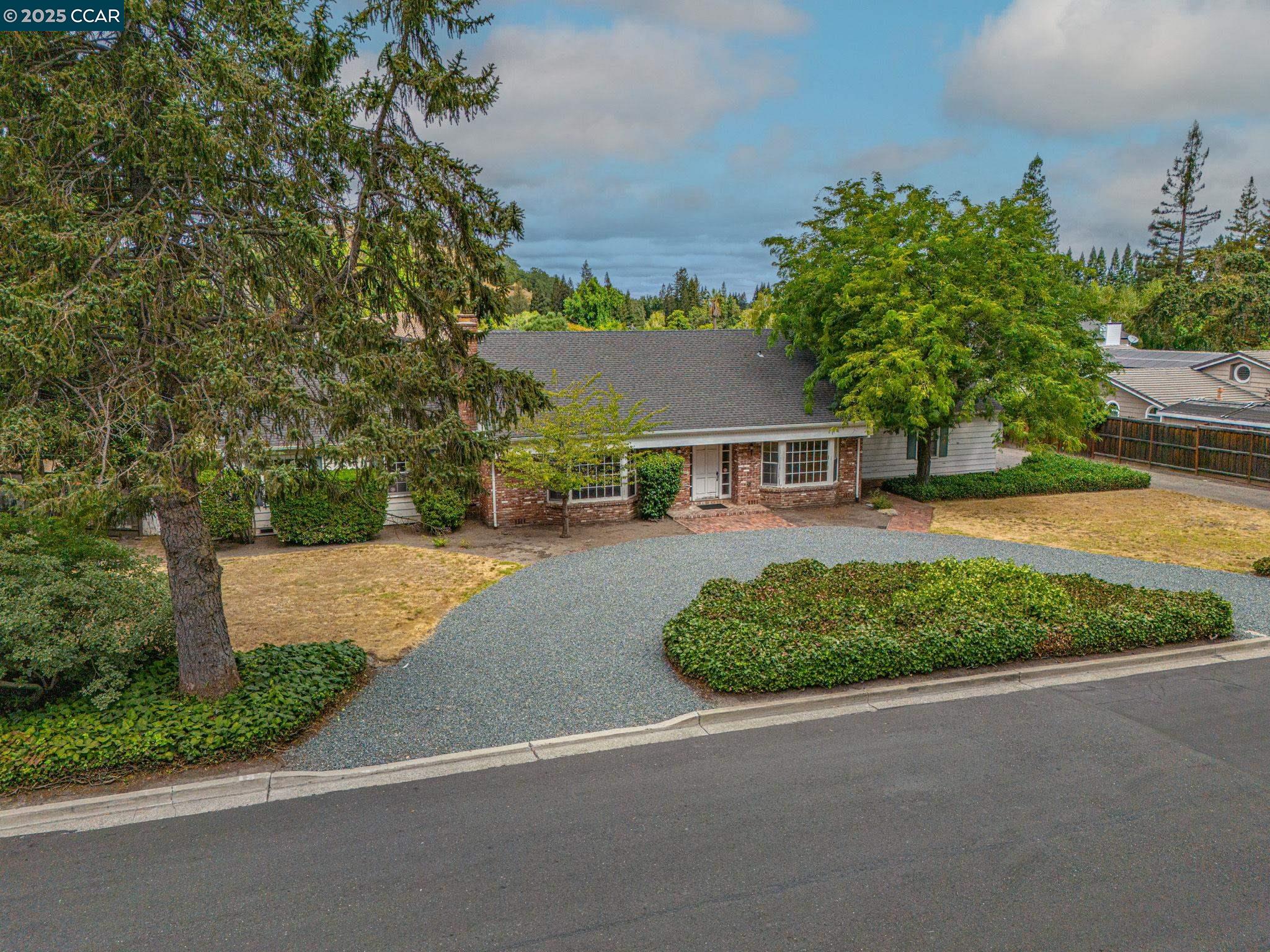Detail Gallery Image 2 of 20 For 1570 Las Trampas, Alamo,  CA 94507 - 3 Beds | 2/1 Baths