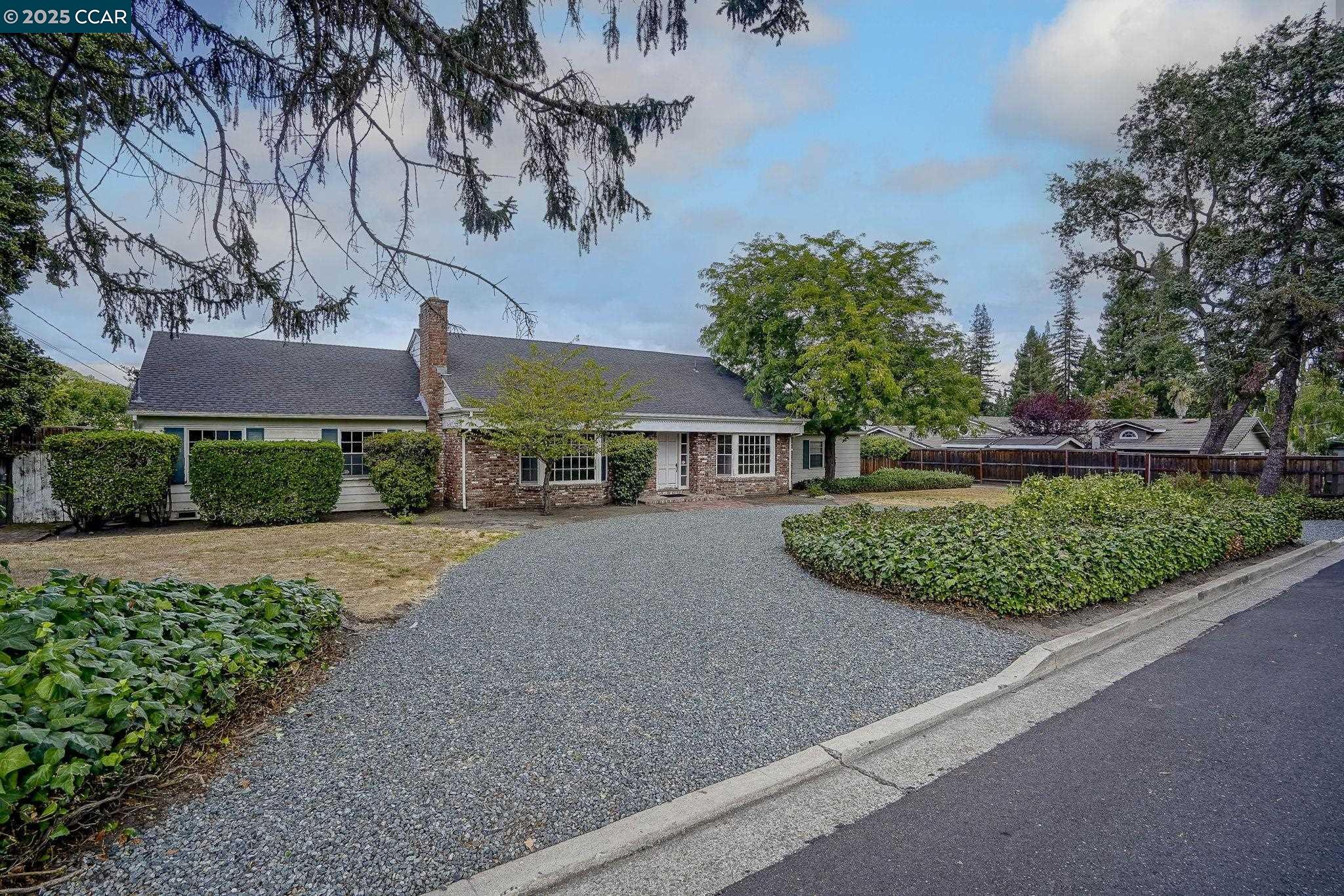 Detail Gallery Image 7 of 20 For 1570 Las Trampas, Alamo,  CA 94507 - 3 Beds | 2/1 Baths