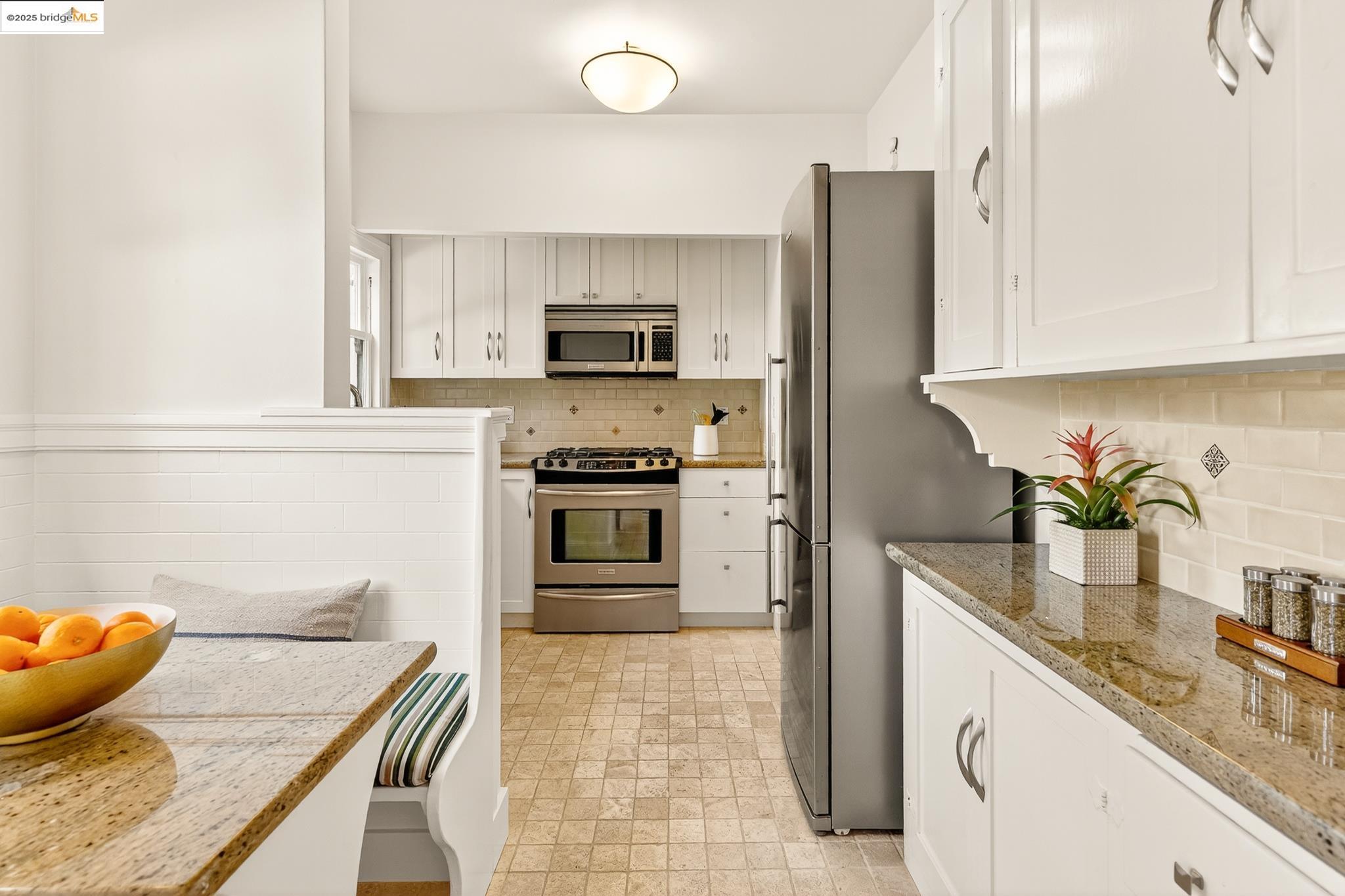 Detail Gallery Image 11 of 29 For 1501 Oxford St #1,  Berkeley,  CA 94709 - 1 Beds | 1 Baths