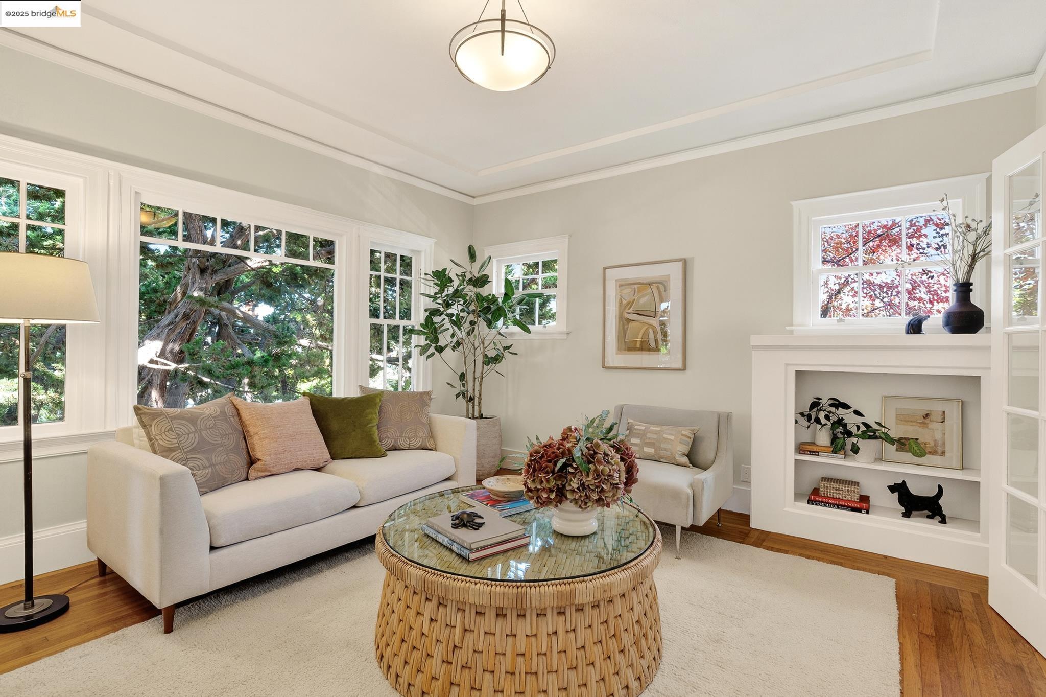 Detail Gallery Image 3 of 29 For 1501 Oxford St #1,  Berkeley,  CA 94709 - 1 Beds | 1 Baths