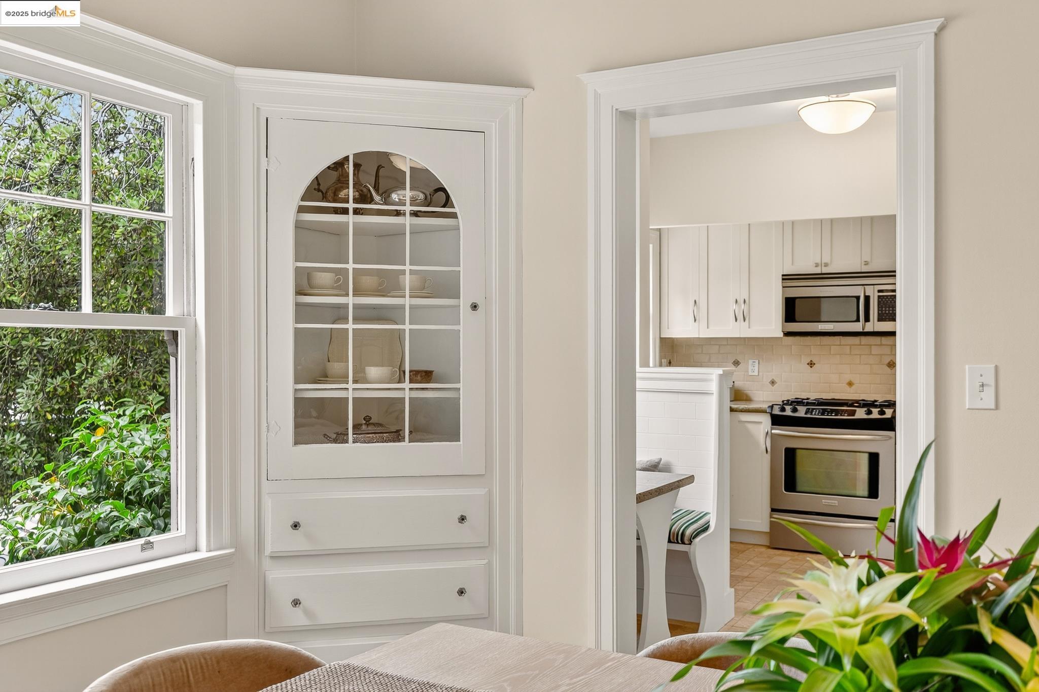 Detail Gallery Image 10 of 29 For 1501 Oxford St #1,  Berkeley,  CA 94709 - 1 Beds | 1 Baths