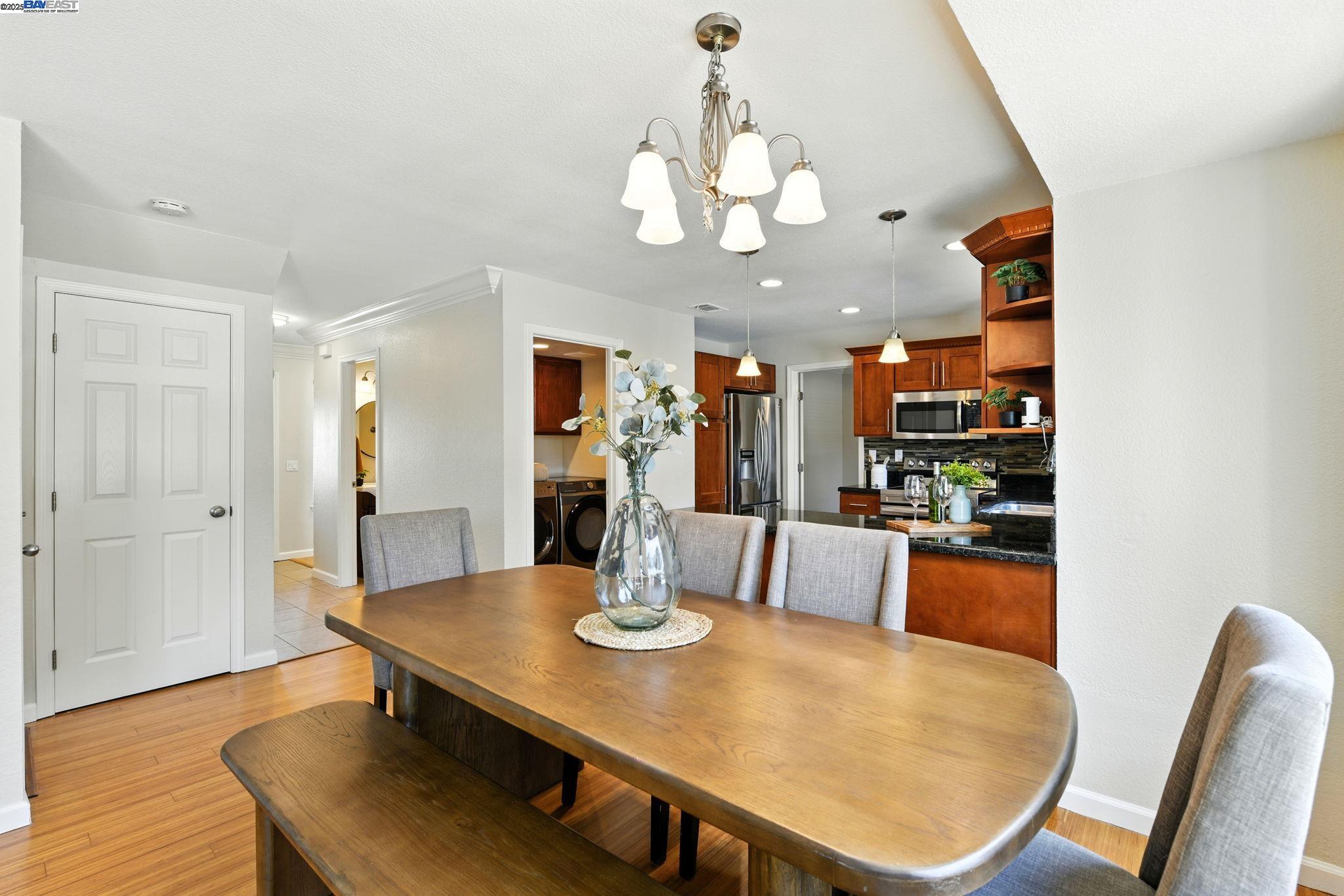Detail Gallery Image 12 of 39 For 3672 Sun Maiden Way, Antelope,  CA 95843 - 3 Beds | 2/1 Baths