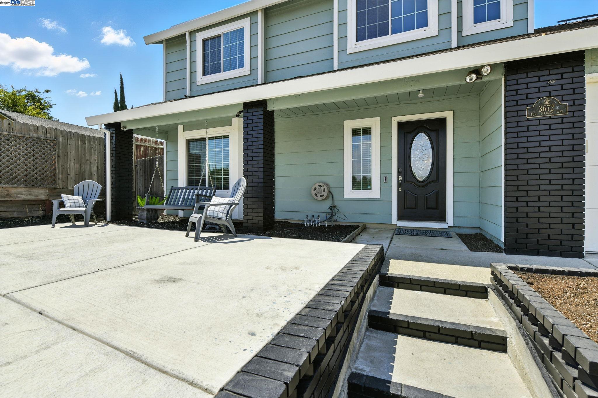 Detail Gallery Image 2 of 39 For 3672 Sun Maiden Way, Antelope,  CA 95843 - 3 Beds | 2/1 Baths