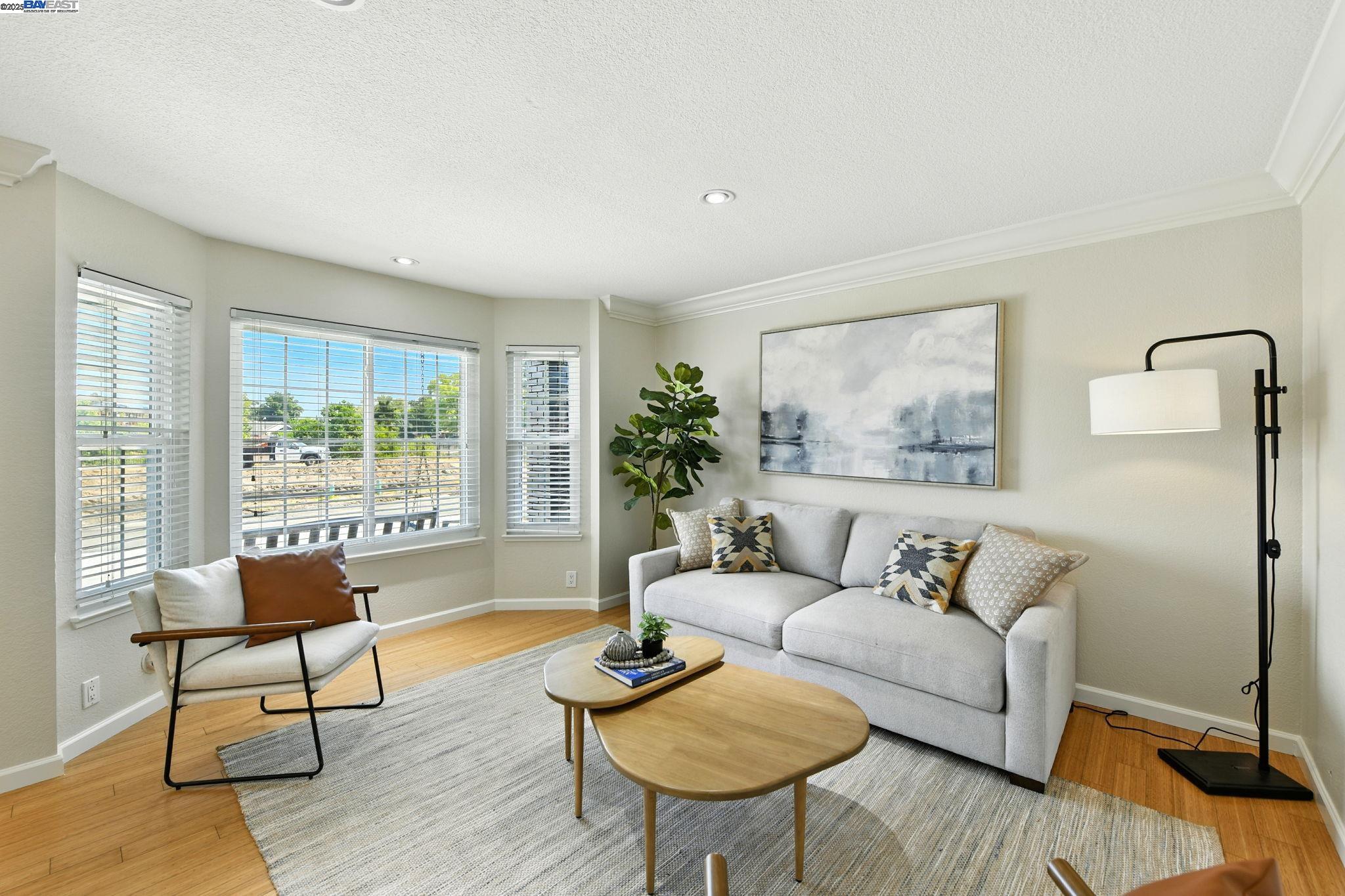 Detail Gallery Image 4 of 39 For 3672 Sun Maiden Way, Antelope,  CA 95843 - 3 Beds | 2/1 Baths