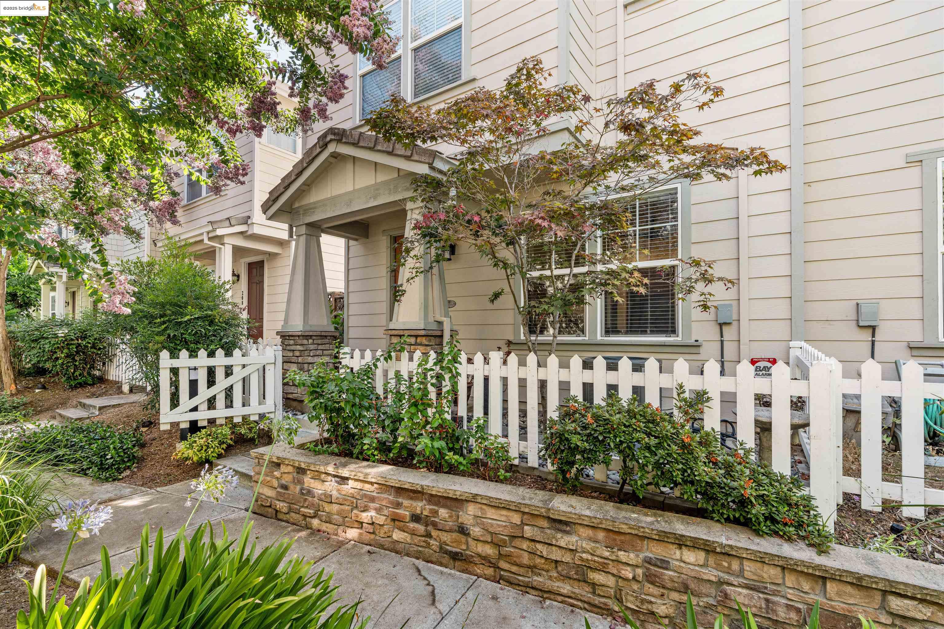More Details about MLS # 41110156 : 206 HAMLIN LOOP