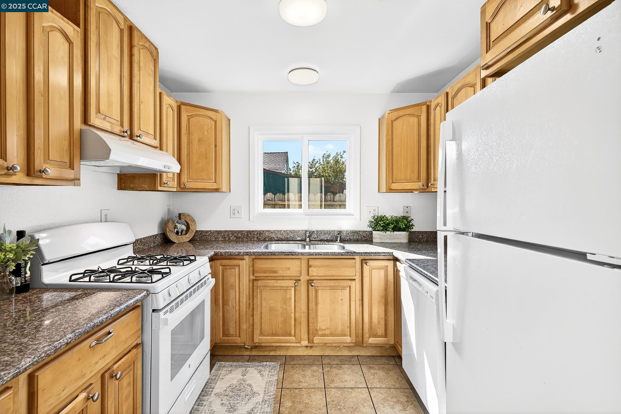 Detail Gallery Image 17 of 40 For 2351 Brooks Ave, Richmond,  CA 94804 - 2 Beds | 1 Baths