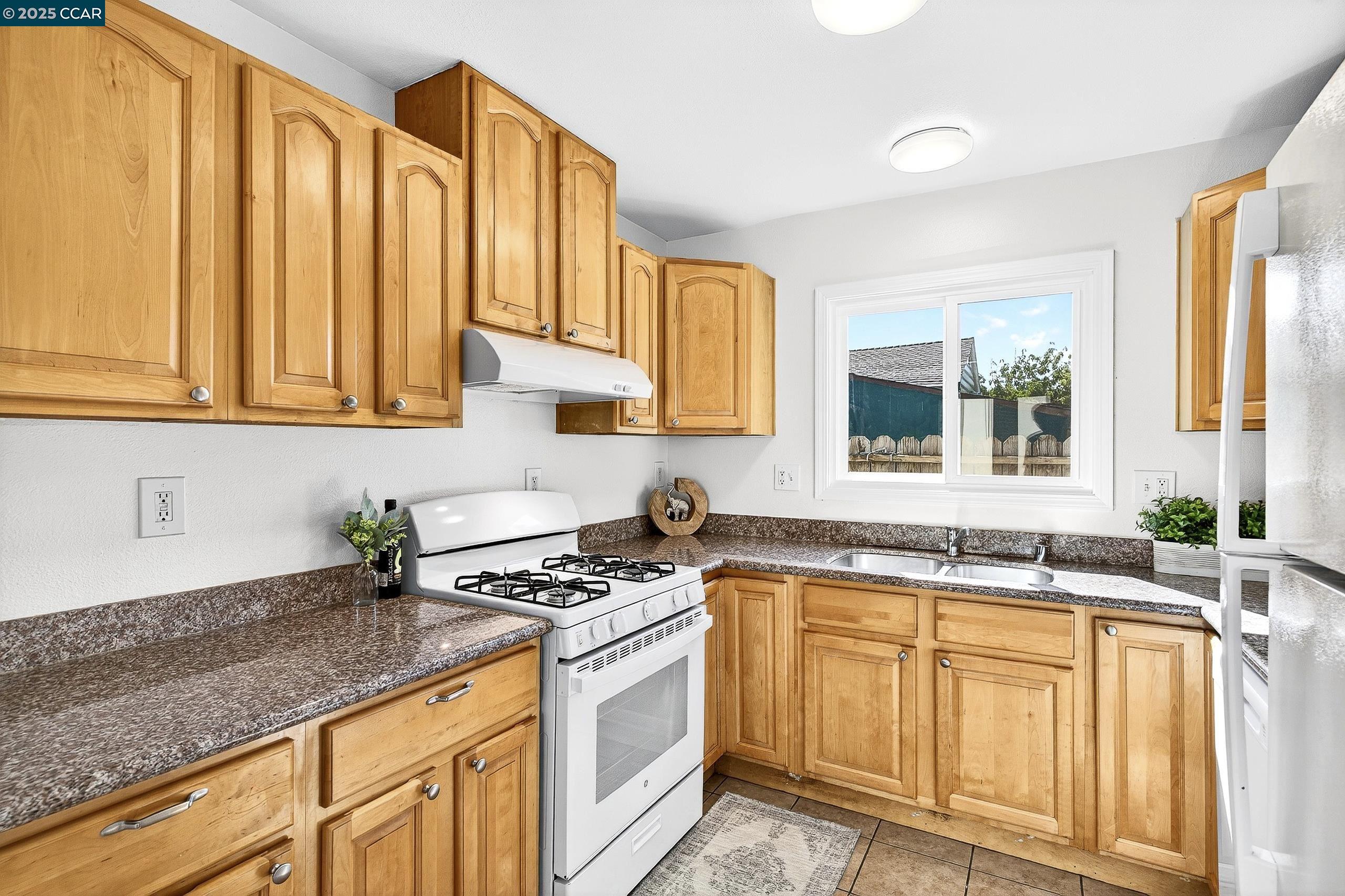 Detail Gallery Image 18 of 40 For 2351 Brooks Ave, Richmond,  CA 94804 - 2 Beds | 1 Baths