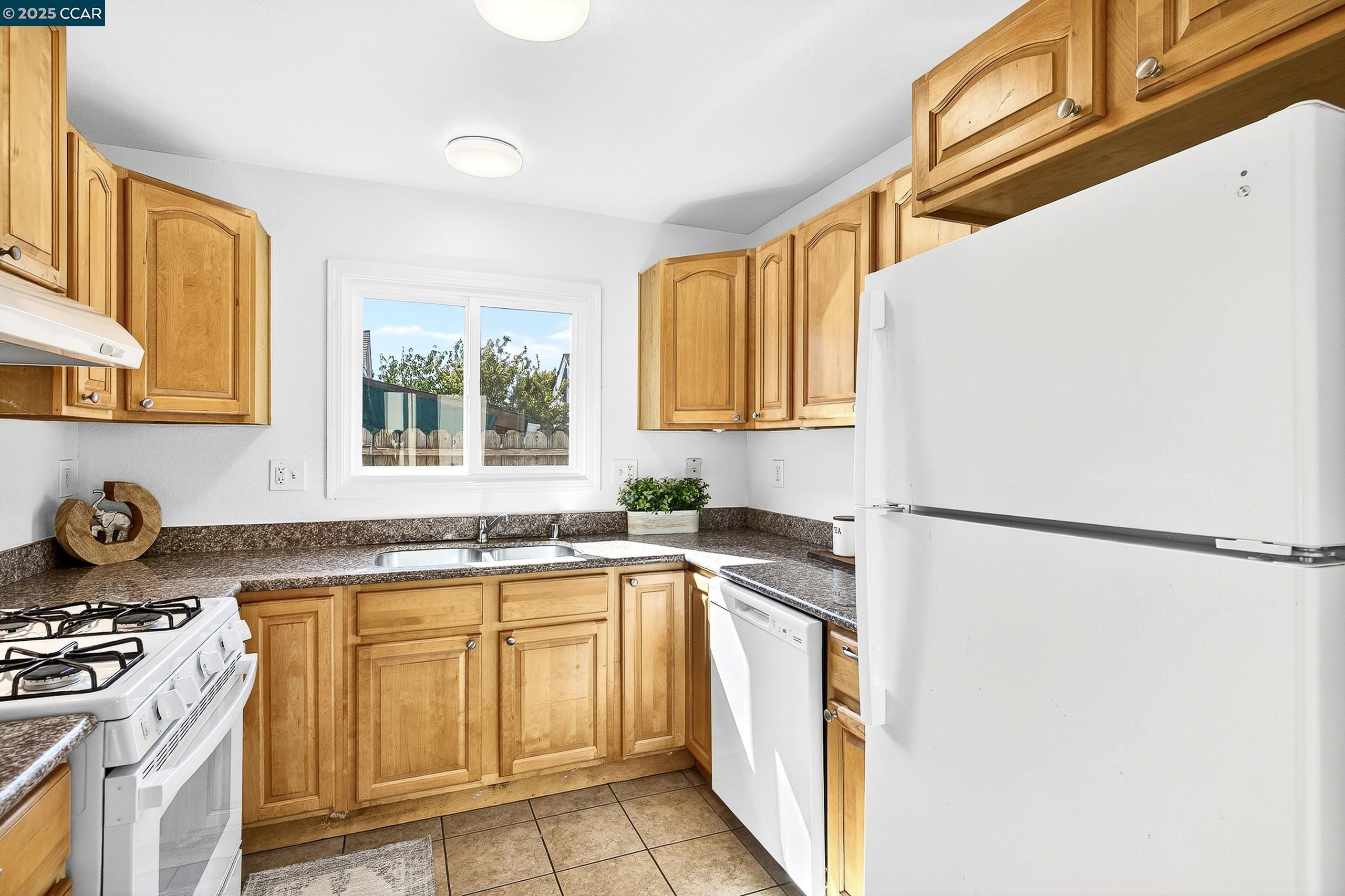 Detail Gallery Image 21 of 40 For 2351 Brooks Ave, Richmond,  CA 94804 - 2 Beds | 1 Baths