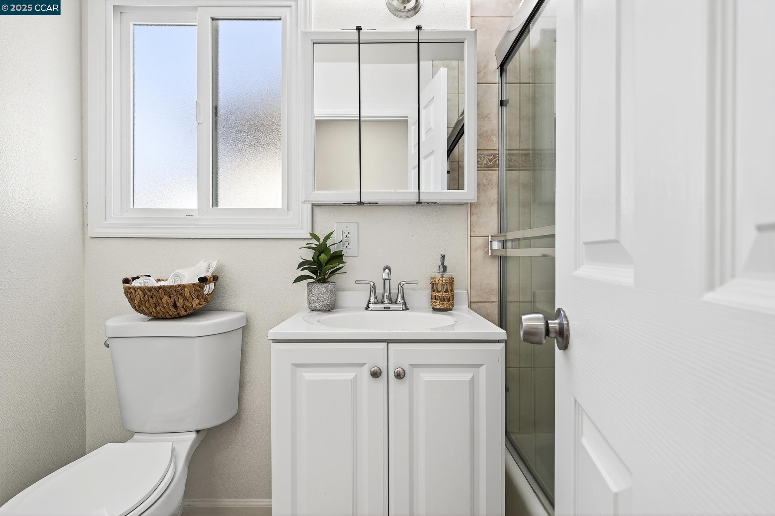 Detail Gallery Image 26 of 40 For 2351 Brooks Ave, Richmond,  CA 94804 - 2 Beds | 1 Baths