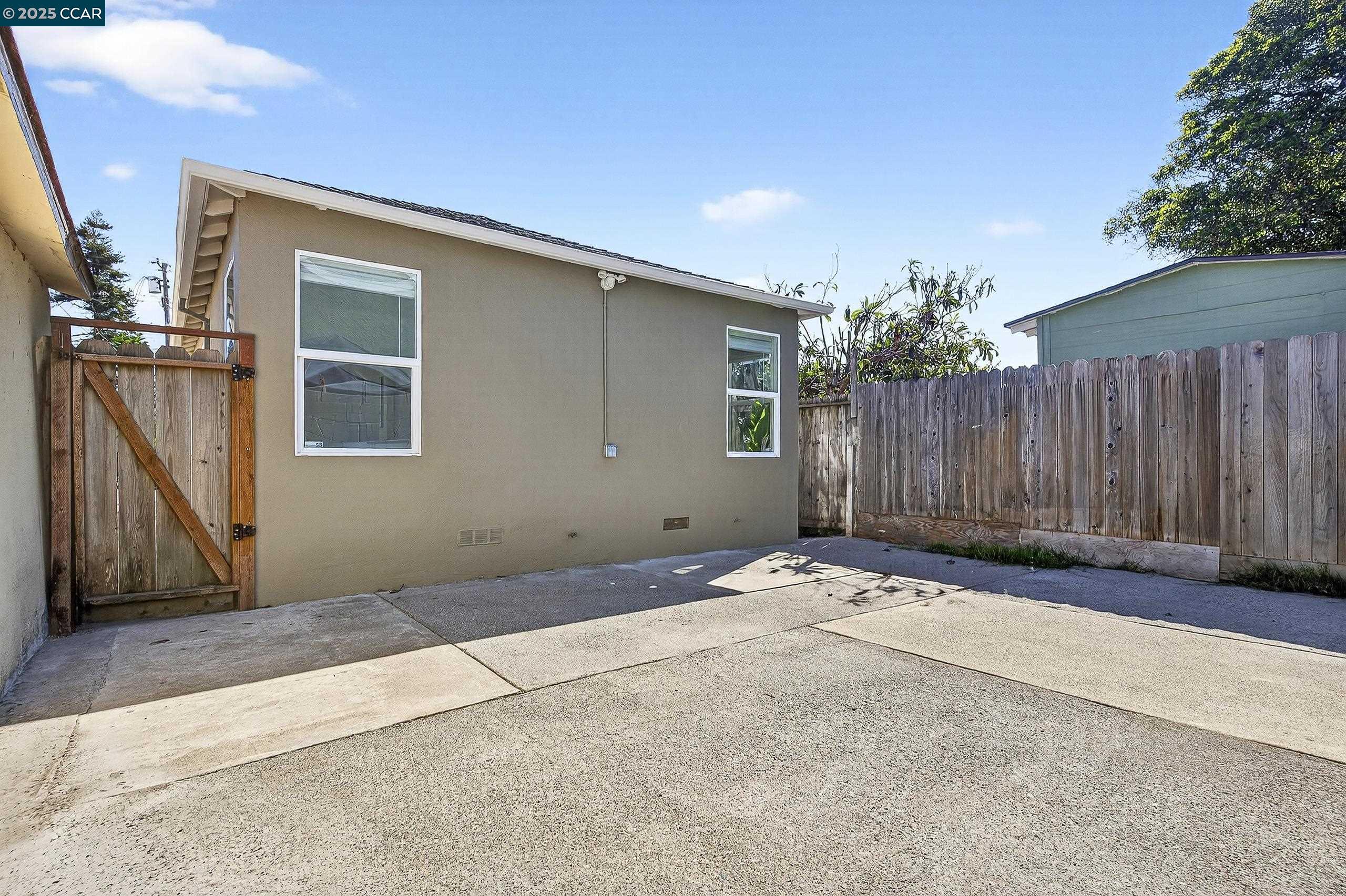 Detail Gallery Image 37 of 40 For 2351 Brooks Ave, Richmond,  CA 94804 - 2 Beds | 1 Baths