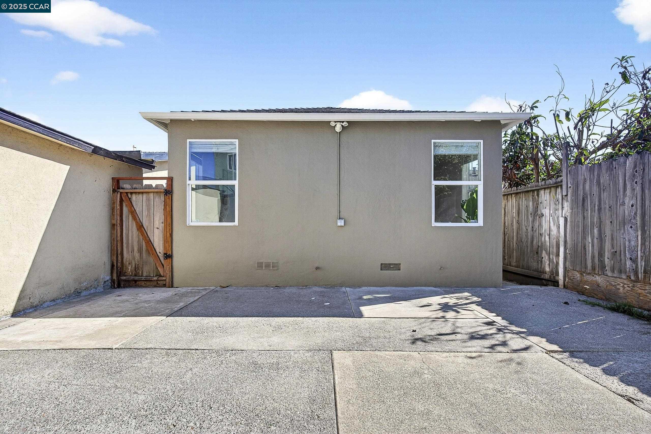 Detail Gallery Image 38 of 40 For 2351 Brooks Ave, Richmond,  CA 94804 - 2 Beds | 1 Baths