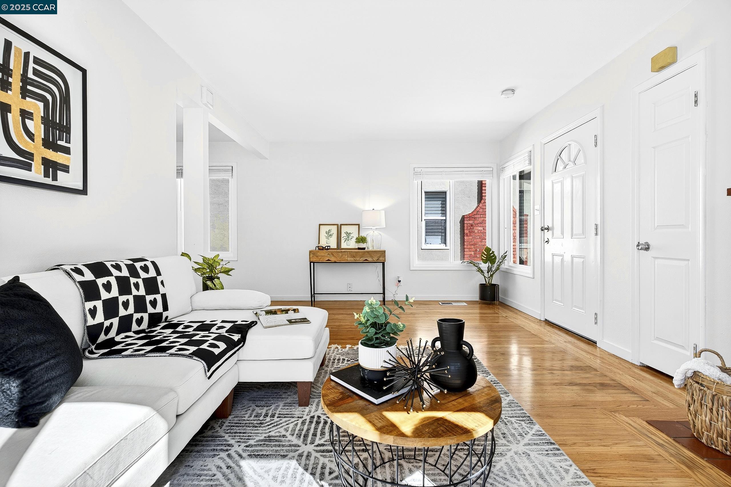 Detail Gallery Image 6 of 40 For 2351 Brooks Ave, Richmond,  CA 94804 - 2 Beds | 1 Baths