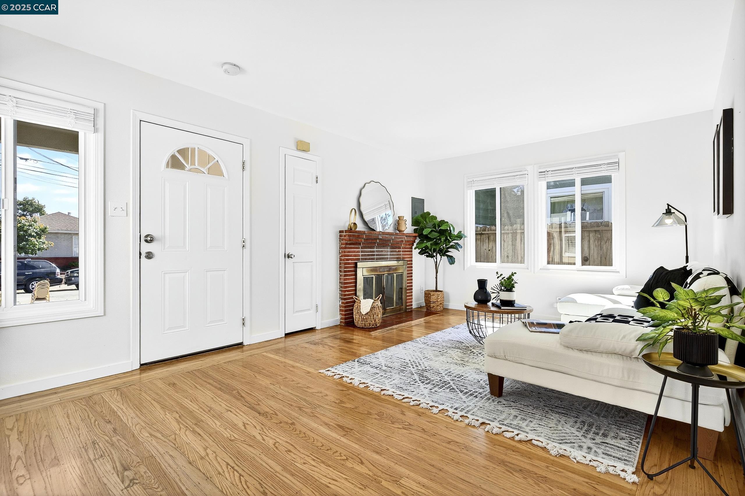 Detail Gallery Image 8 of 40 For 2351 Brooks Ave, Richmond,  CA 94804 - 2 Beds | 1 Baths