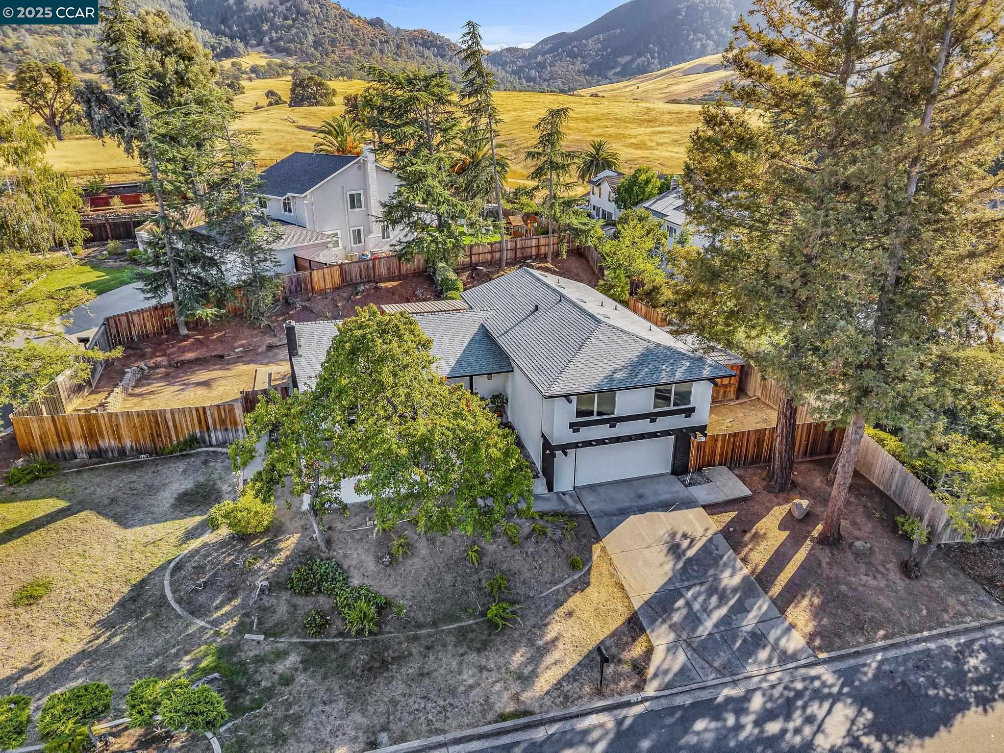 Detail Gallery Image 2 of 48 For 20 Mt Tamalpais Pl, Clayton,  CA 94517 - 4 Beds | 2/1 Baths