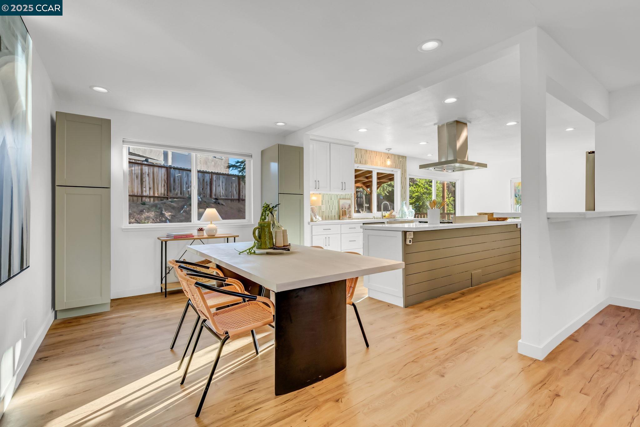 Detail Gallery Image 11 of 48 For 20 Mt Tamalpais Pl, Clayton,  CA 94517 - 4 Beds | 2/1 Baths