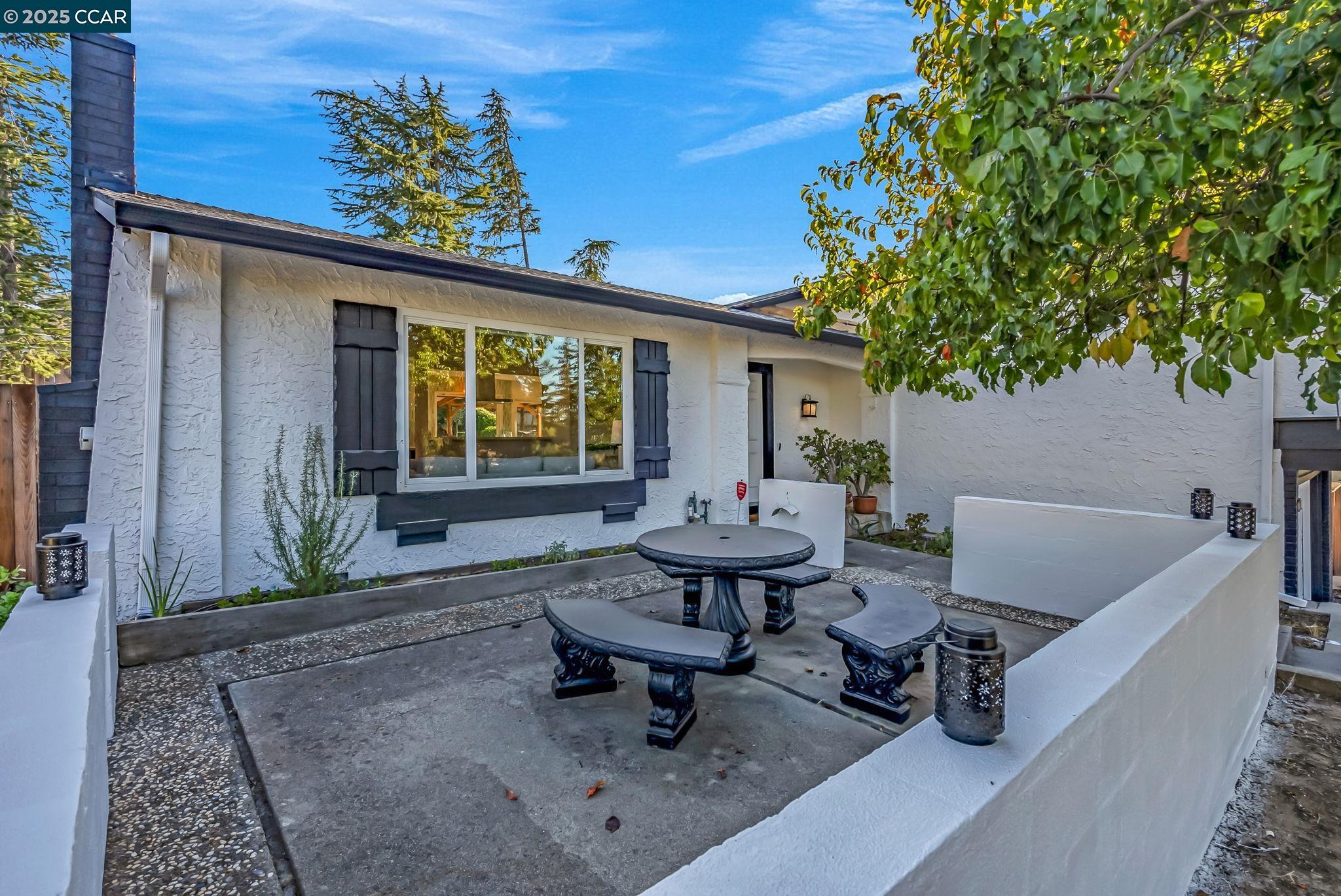 Detail Gallery Image 6 of 48 For 20 Mt Tamalpais Pl, Clayton,  CA 94517 - 4 Beds | 2/1 Baths