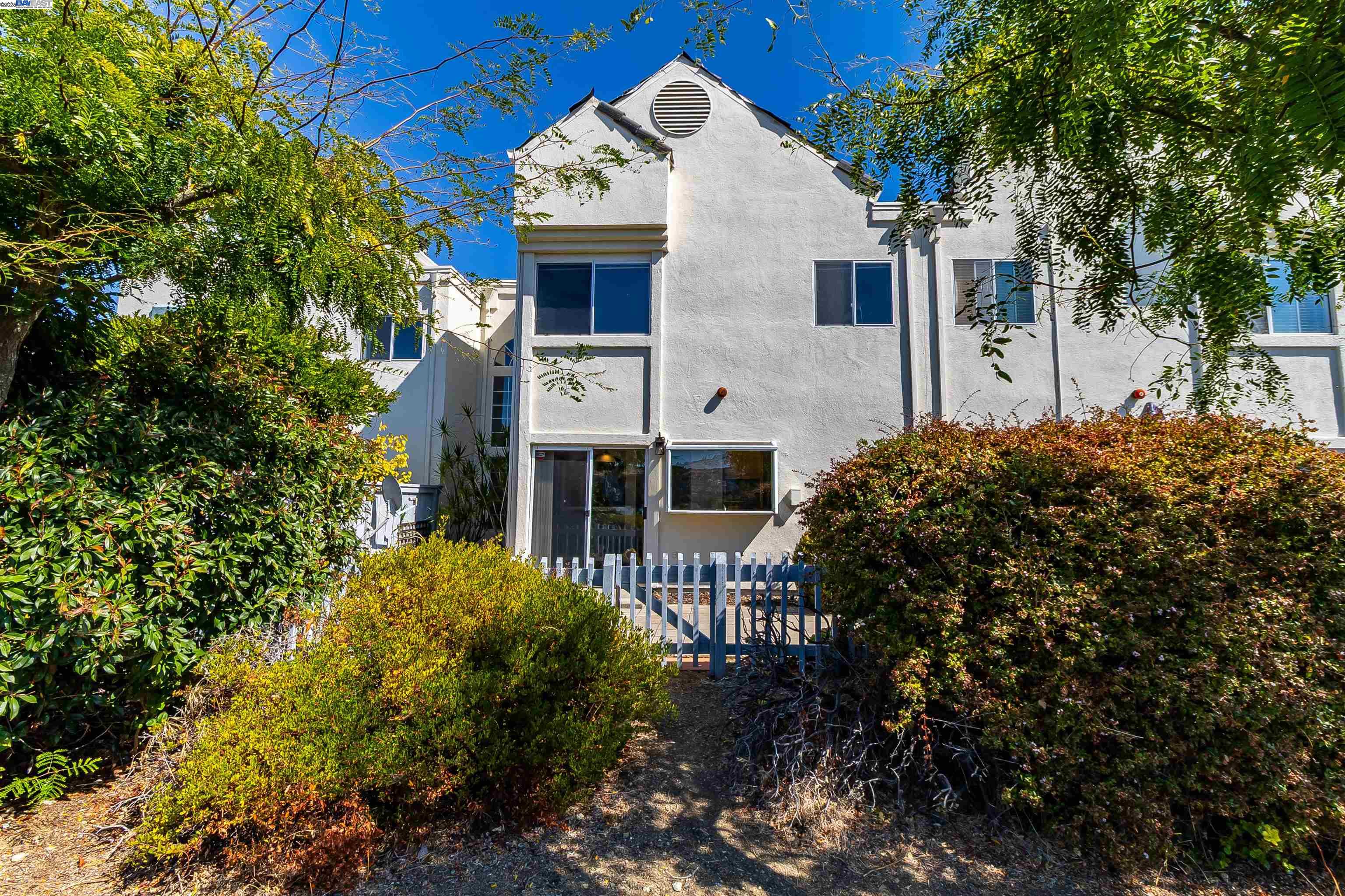 Detail Gallery Image 1 of 32 For 7 Shoal Dr E, Vallejo,  CA 94591 - 3 Beds | 2/1 Baths