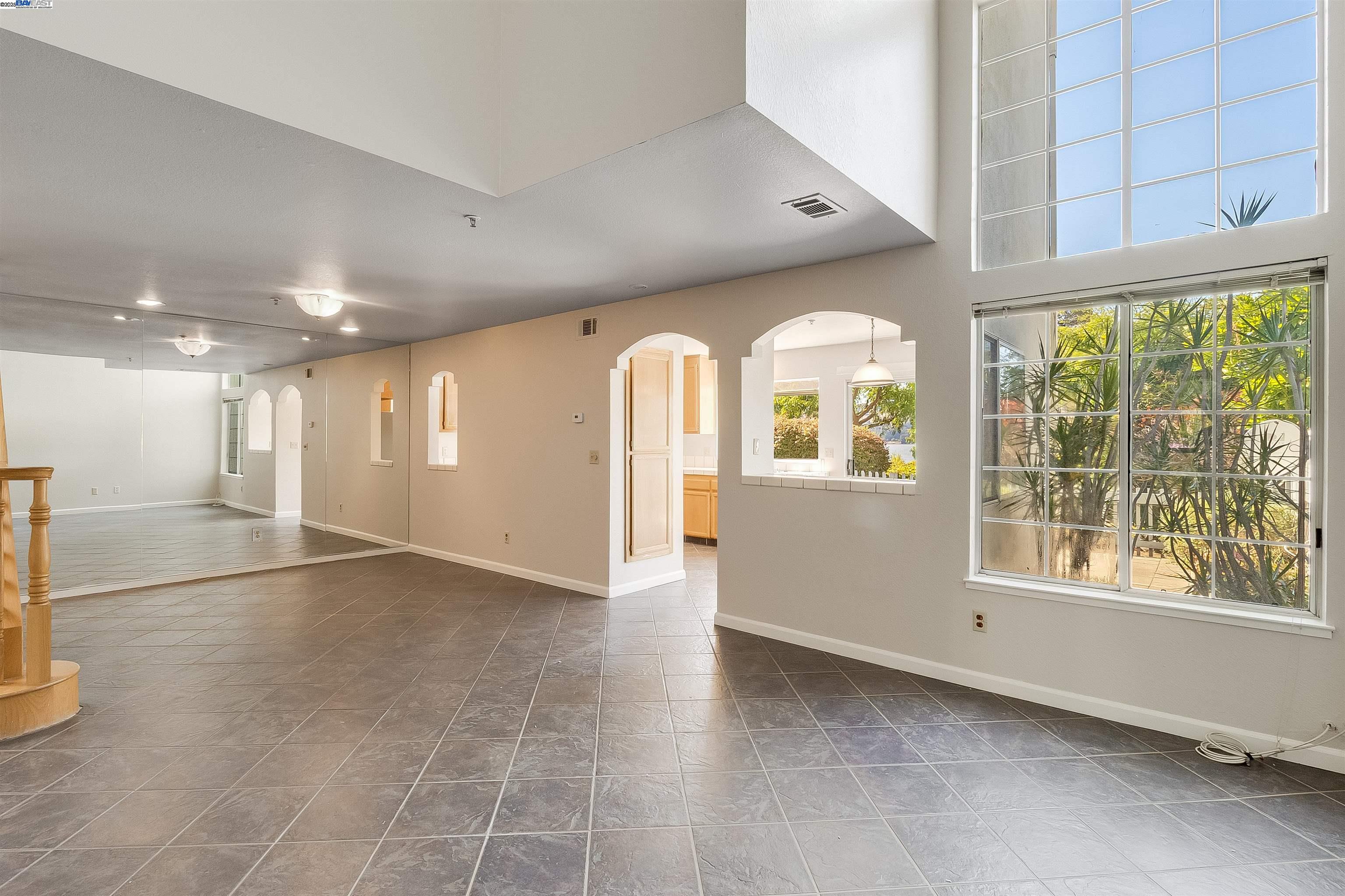 Detail Gallery Image 3 of 32 For 7 Shoal Dr E, Vallejo,  CA 94591 - 3 Beds | 2/1 Baths