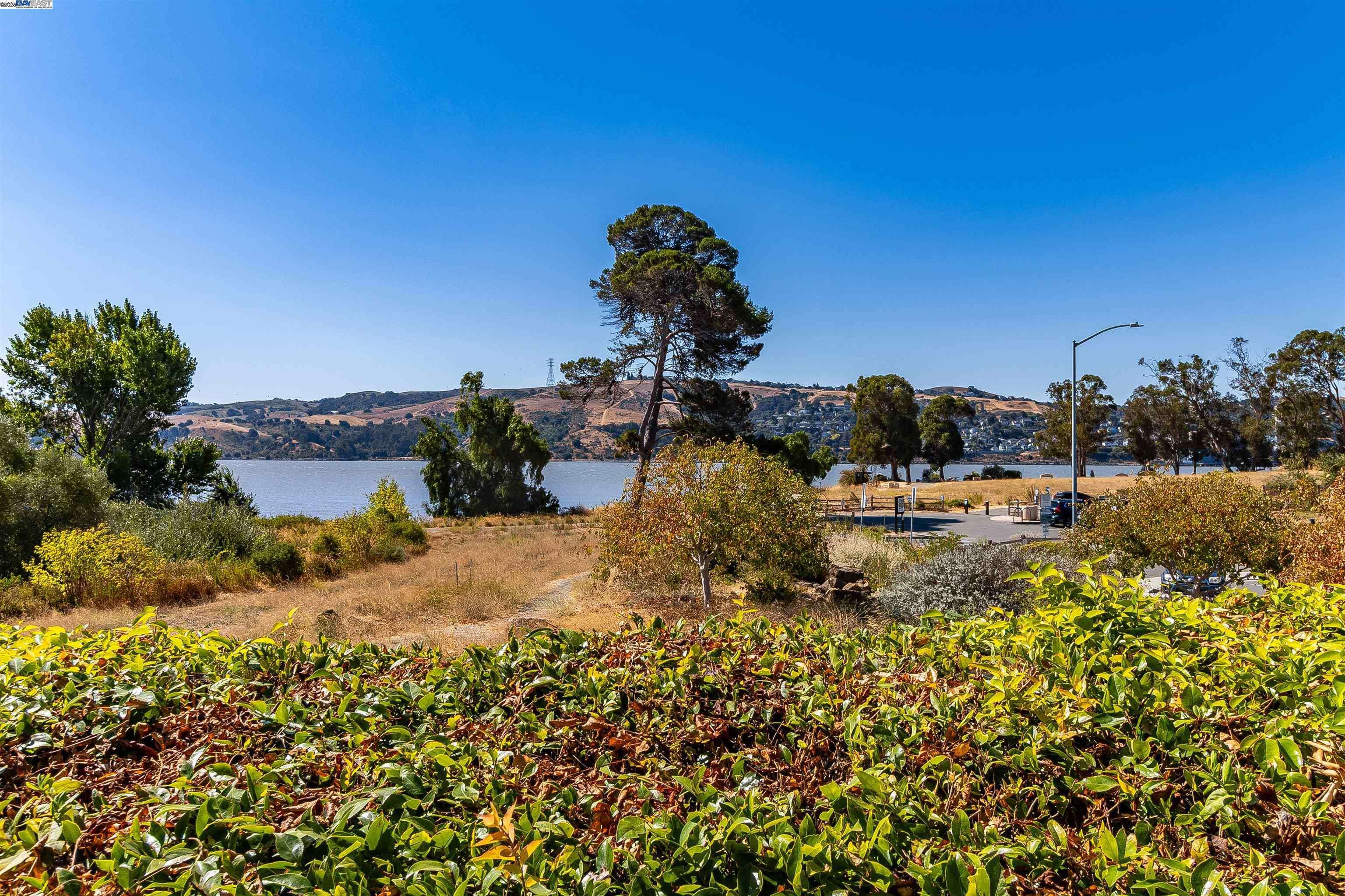 Detail Gallery Image 29 of 32 For 7 Shoal Dr E, Vallejo,  CA 94591 - 3 Beds | 2/1 Baths