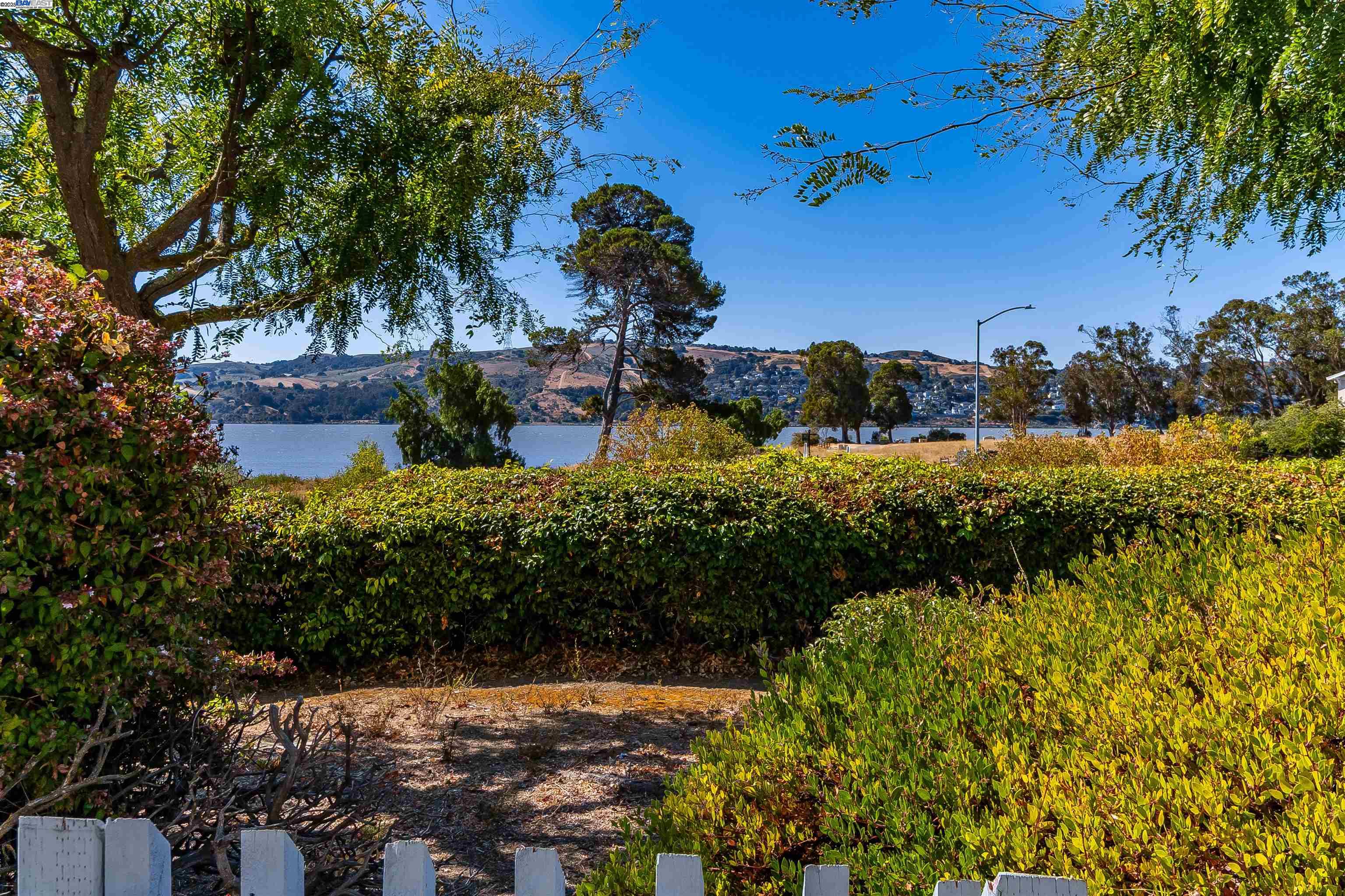 Detail Gallery Image 30 of 32 For 7 Shoal Dr E, Vallejo,  CA 94591 - 3 Beds | 2/1 Baths