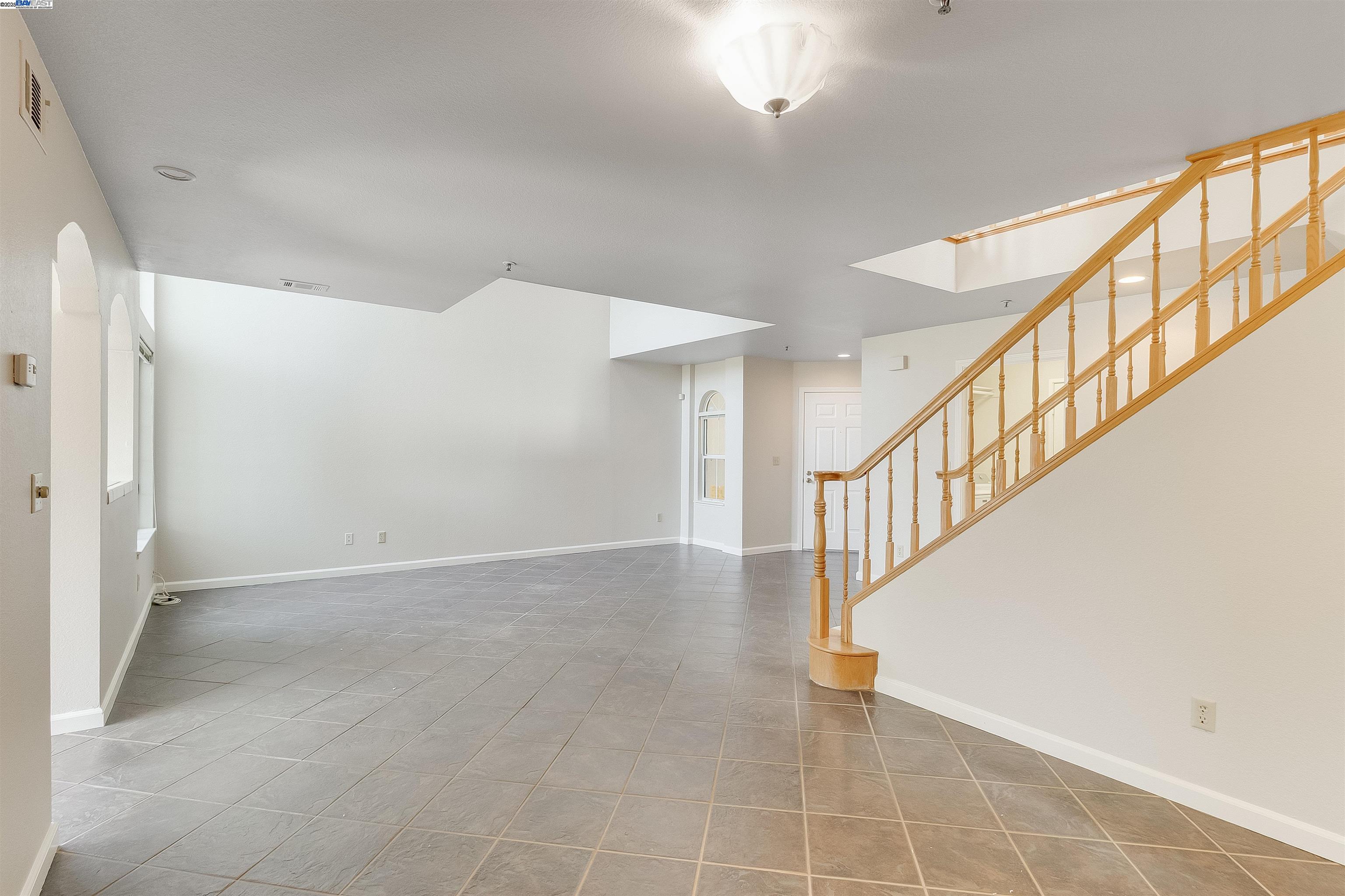 Detail Gallery Image 5 of 32 For 7 Shoal Dr E, Vallejo,  CA 94591 - 3 Beds | 2/1 Baths