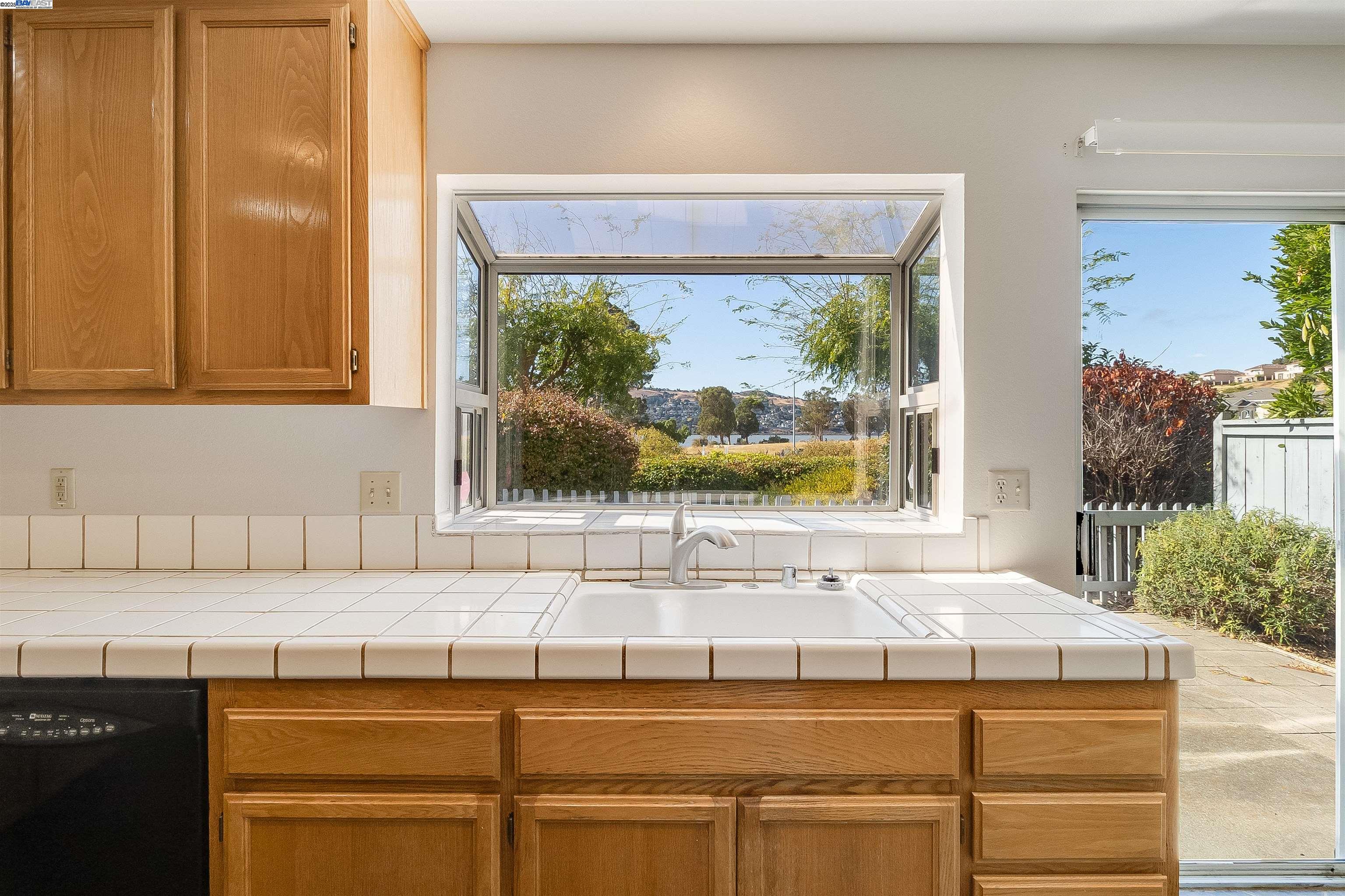 Detail Gallery Image 8 of 32 For 7 Shoal Dr E, Vallejo,  CA 94591 - 3 Beds | 2/1 Baths