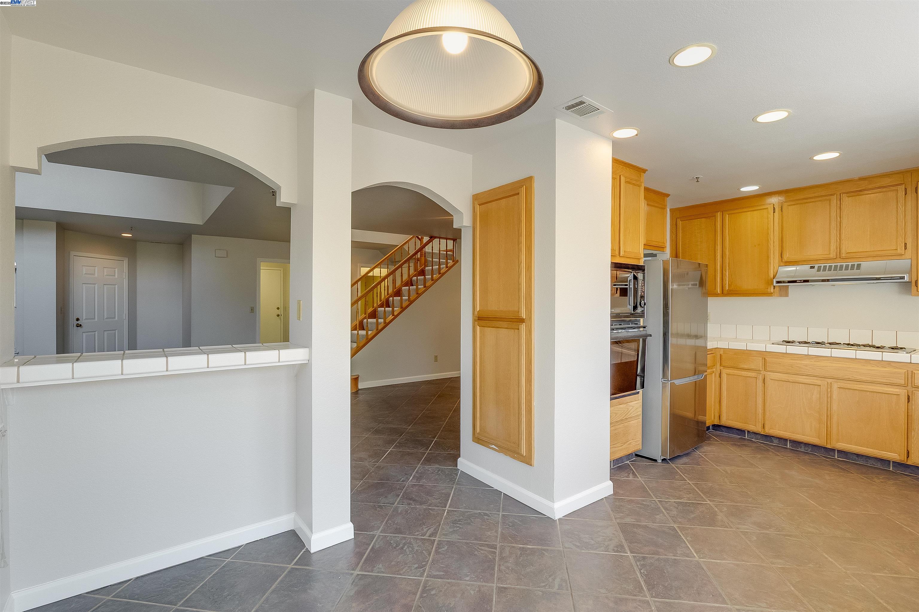 Detail Gallery Image 9 of 32 For 7 Shoal Dr E, Vallejo,  CA 94591 - 3 Beds | 2/1 Baths