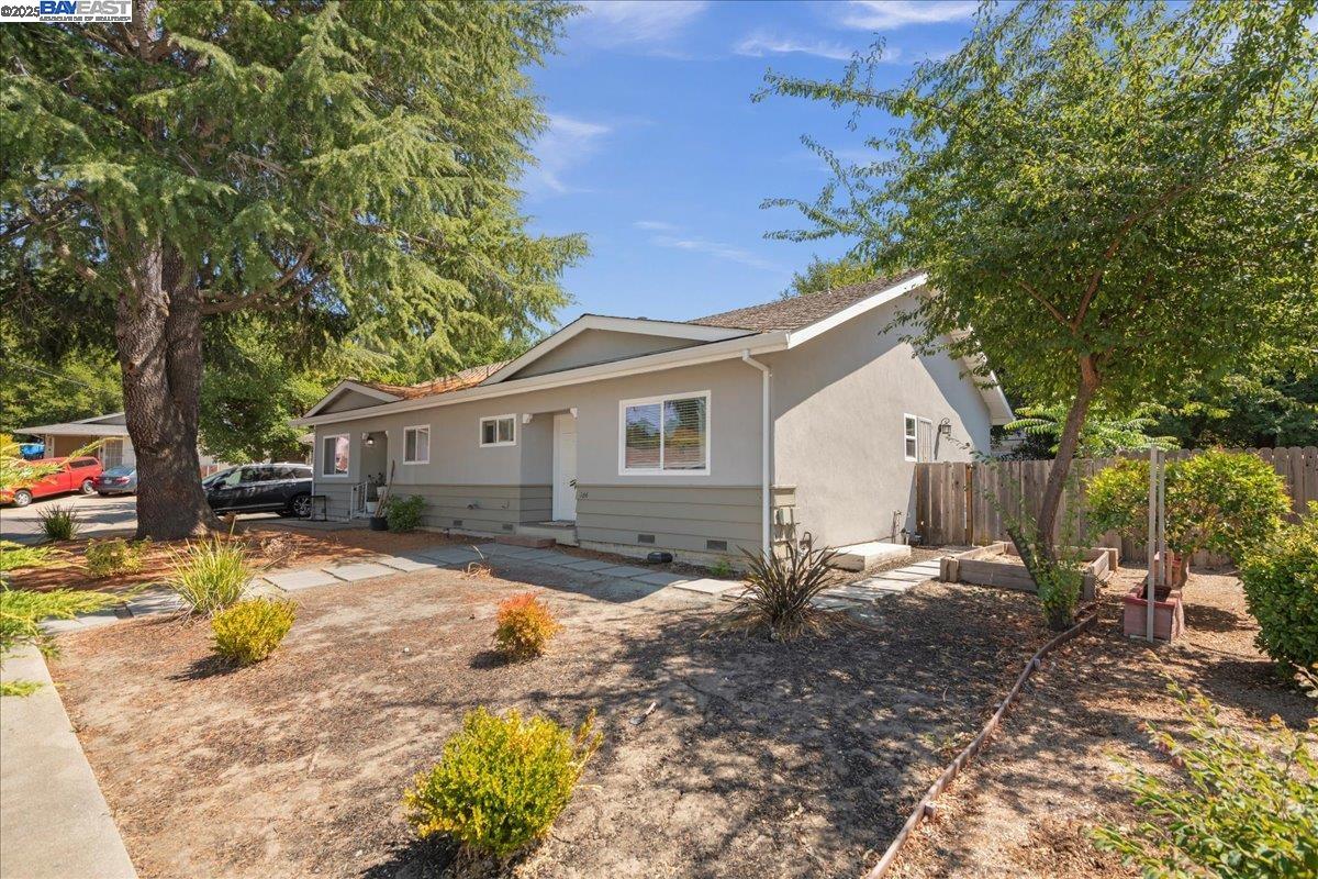 Detail Gallery Image 2 of 21 For 164 Gilbert Ct, Martinez,  CA 94553 - – Beds | – Baths