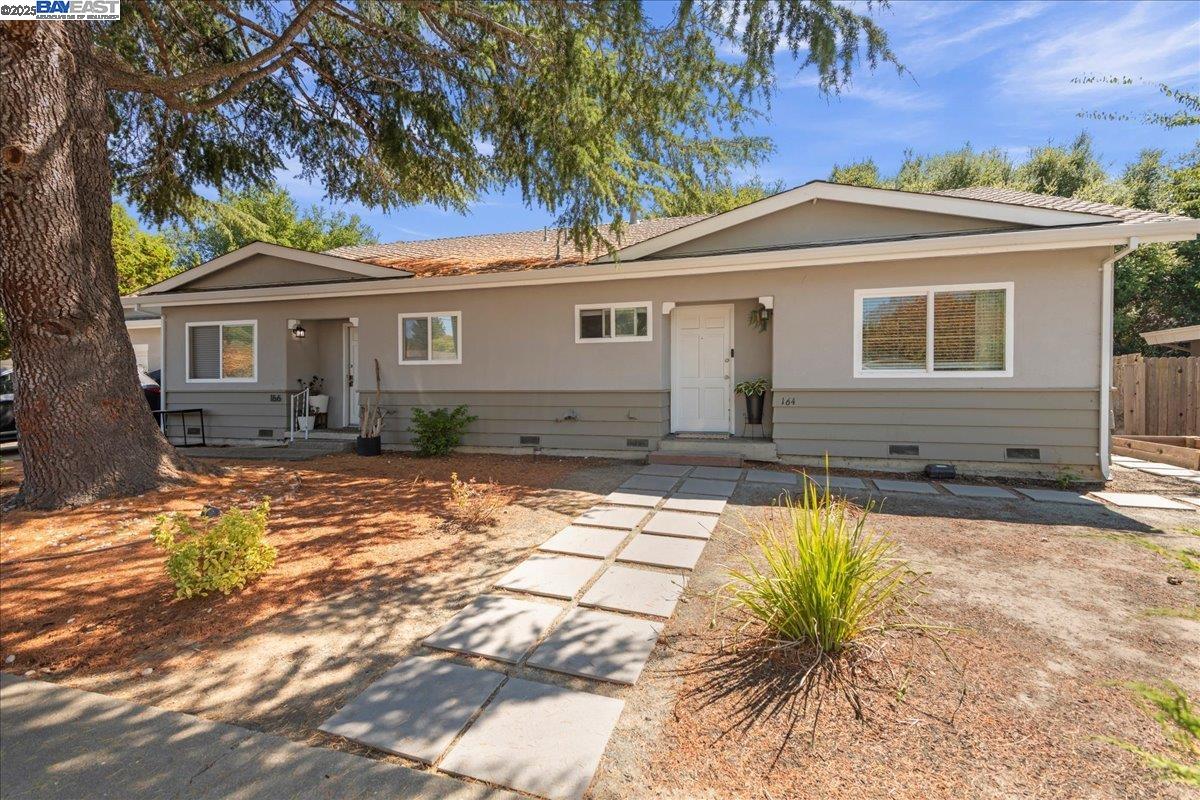 Detail Gallery Image 3 of 21 For 164 Gilbert Ct, Martinez,  CA 94553 - – Beds | – Baths