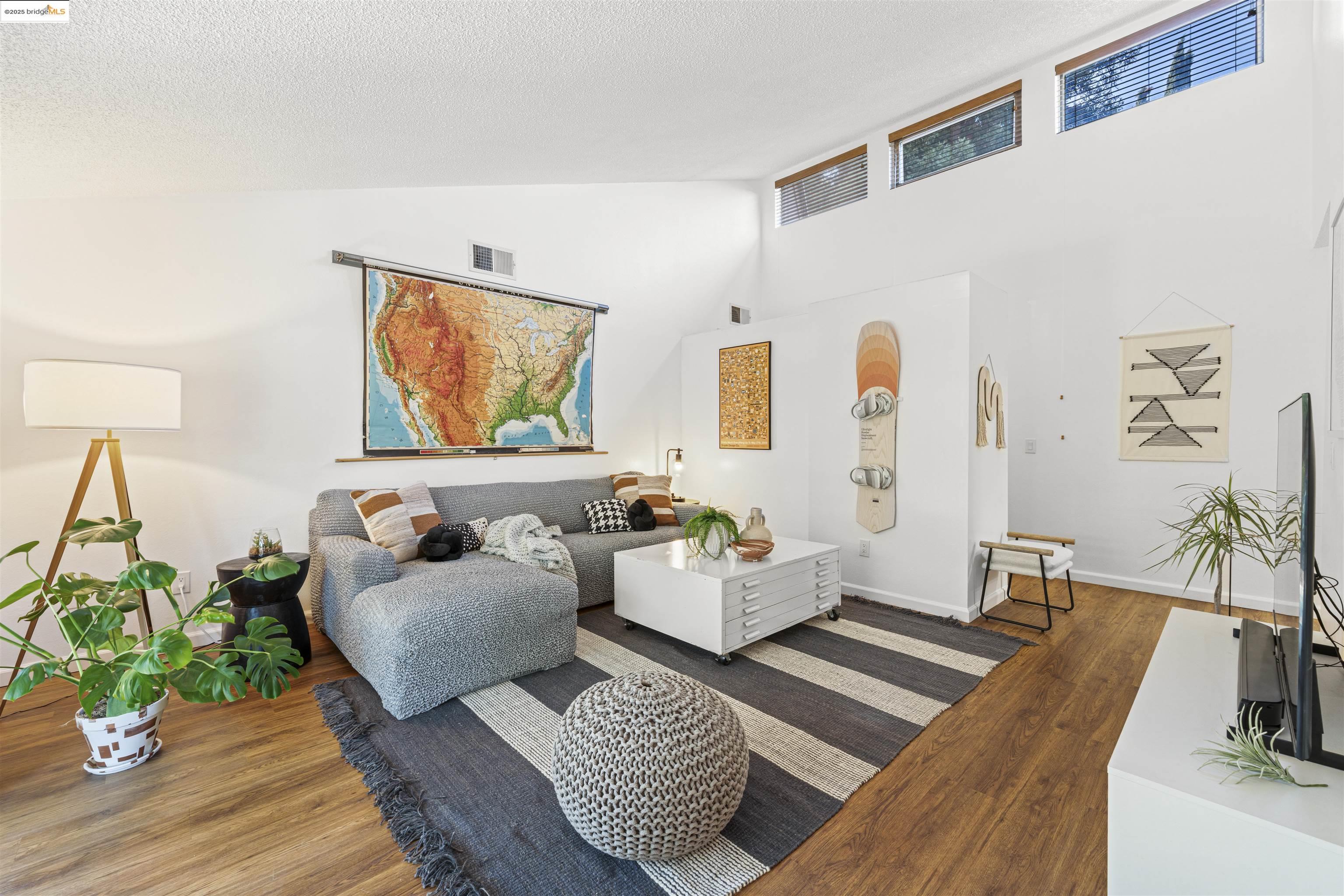 Detail Gallery Image 1 of 41 For 1001 Damon Ct, Santa Rosa,  CA 95401 - 3 Beds | 2 Baths