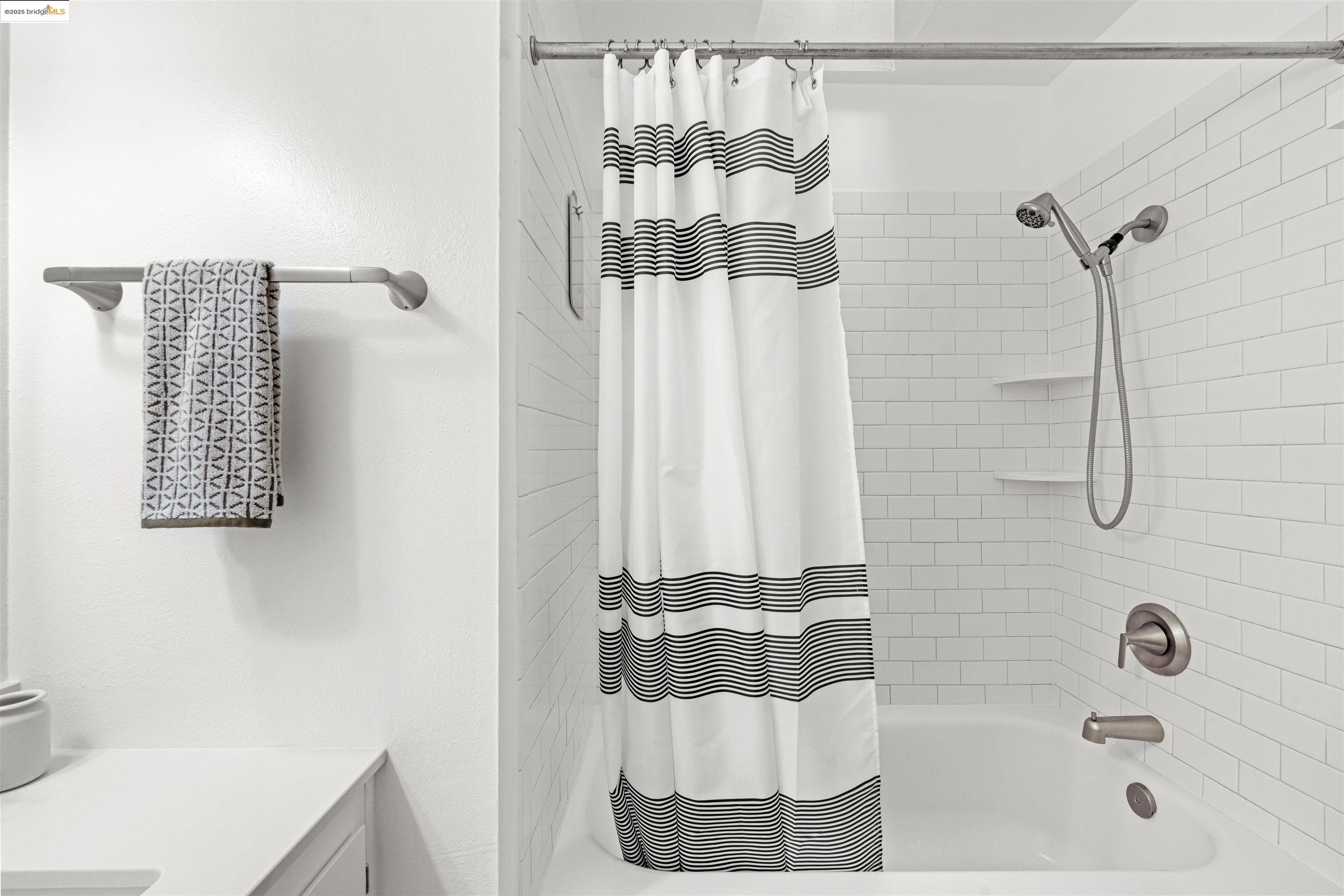 Detail Gallery Image 21 of 41 For 1001 Damon Ct, Santa Rosa,  CA 95401 - 3 Beds | 2 Baths