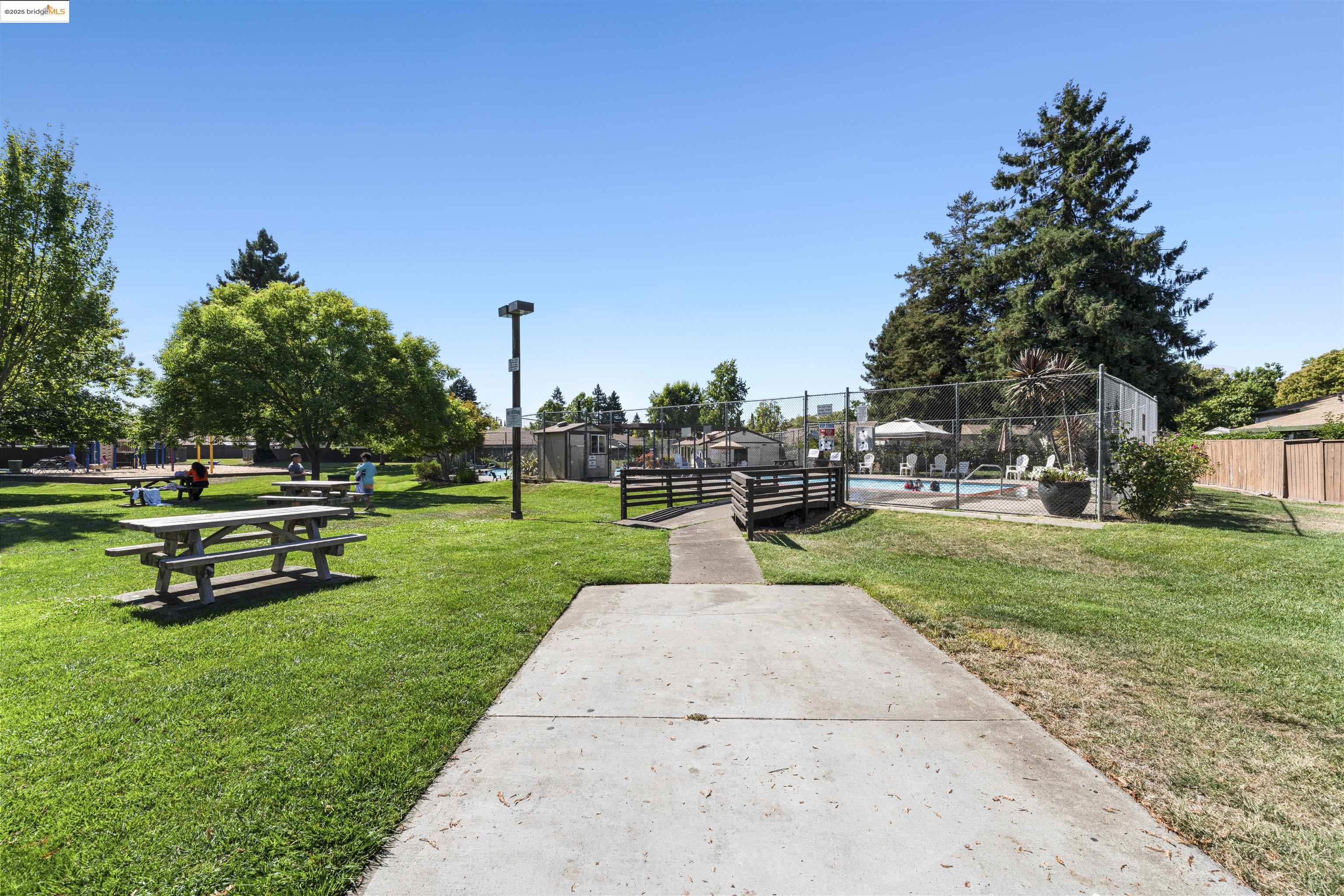 Detail Gallery Image 41 of 41 For 1001 Damon Ct, Santa Rosa,  CA 95401 - 3 Beds | 2 Baths
