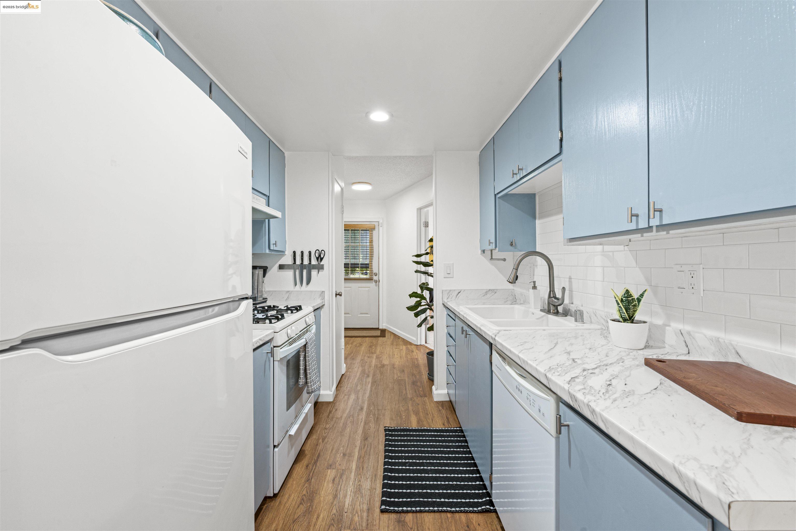 Detail Gallery Image 7 of 41 For 1001 Damon Ct, Santa Rosa,  CA 95401 - 3 Beds | 2 Baths