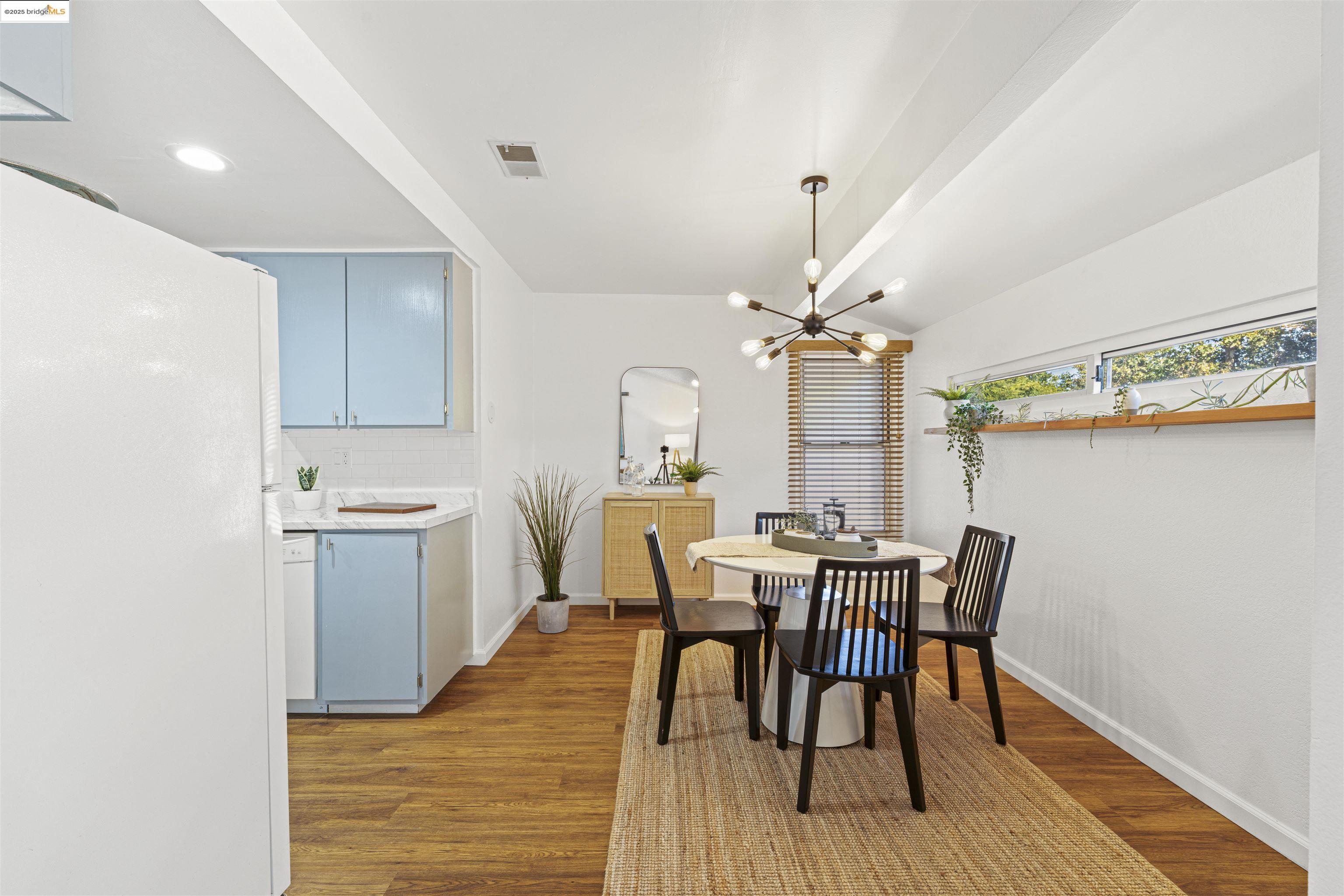 Detail Gallery Image 8 of 41 For 1001 Damon Ct, Santa Rosa,  CA 95401 - 3 Beds | 2 Baths