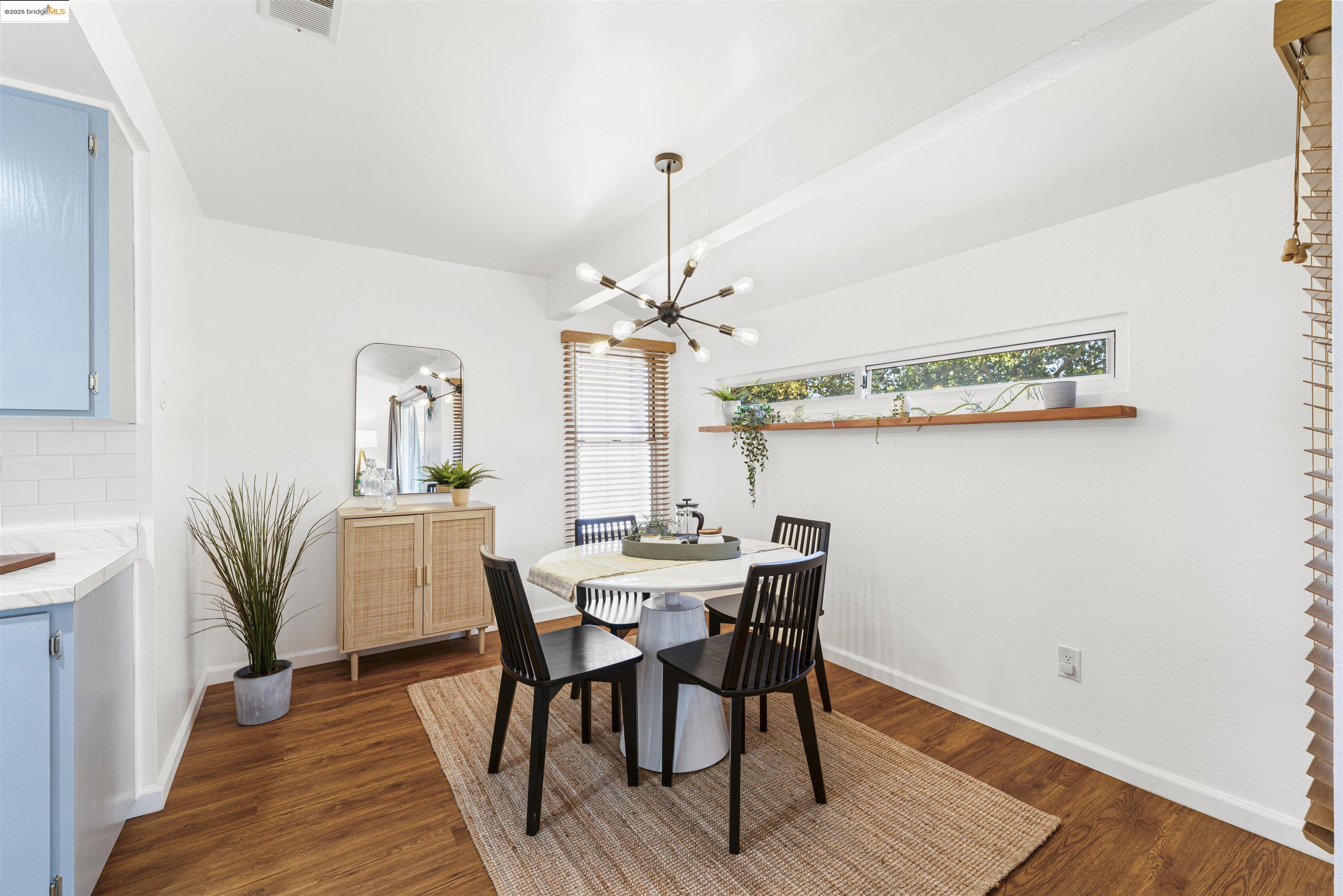 Detail Gallery Image 10 of 41 For 1001 Damon Ct, Santa Rosa,  CA 95401 - 3 Beds | 2 Baths
