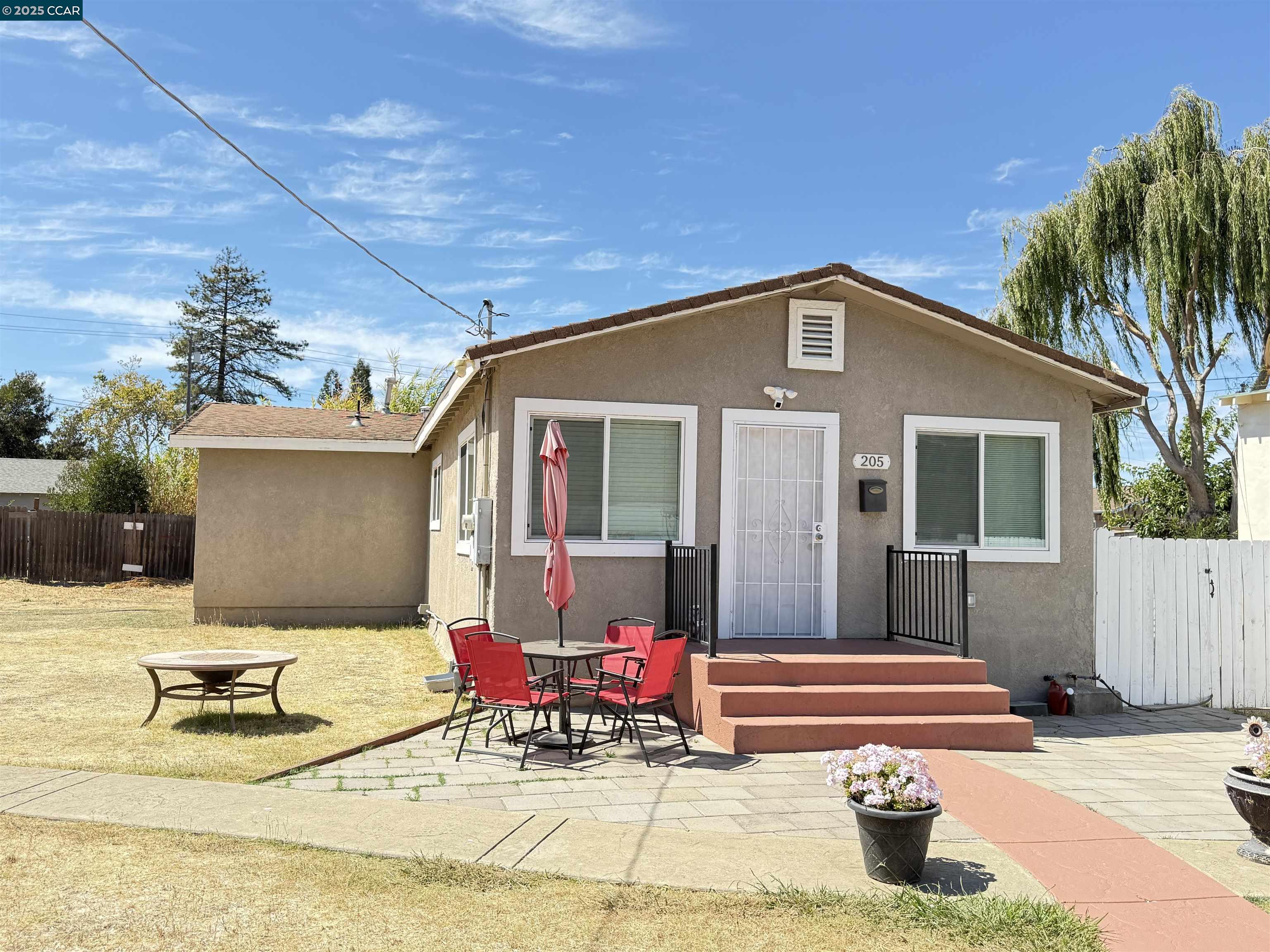 Detail Gallery Image 1 of 38 For 205 Curry Ave, Vallejo,  CA 94590 - 3 Beds | 2 Baths
