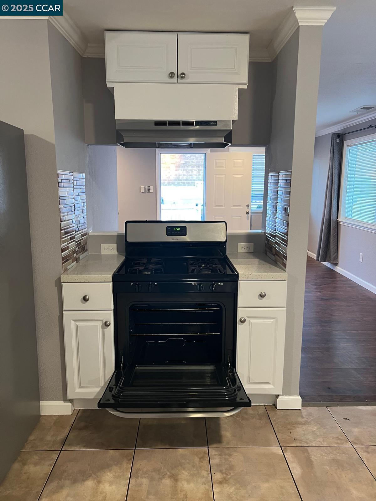 Detail Gallery Image 10 of 38 For 205 Curry Ave, Vallejo,  CA 94590 - 3 Beds | 2 Baths