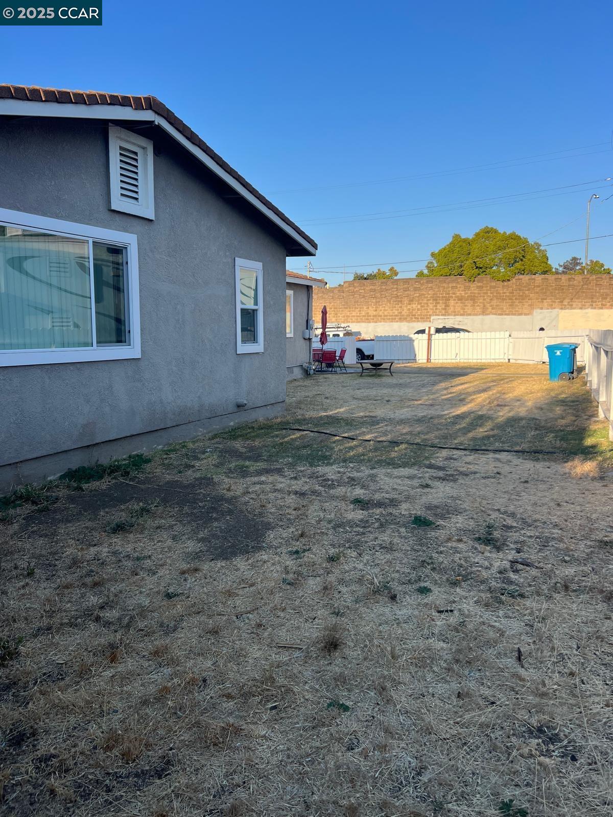 Detail Gallery Image 4 of 38 For 205 Curry Ave, Vallejo,  CA 94590 - 3 Beds | 2 Baths