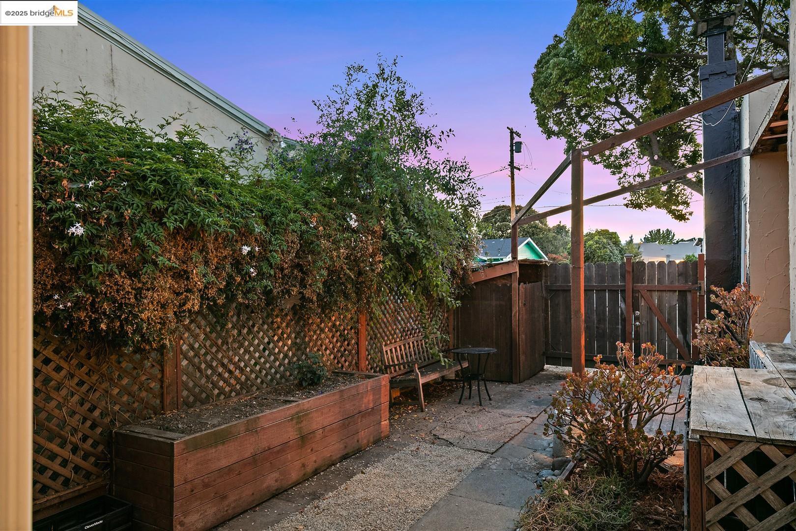 Detail Gallery Image 23 of 44 For 2201 Spaulding Ave, Berkeley,  CA 94703 - – Beds | – Baths
